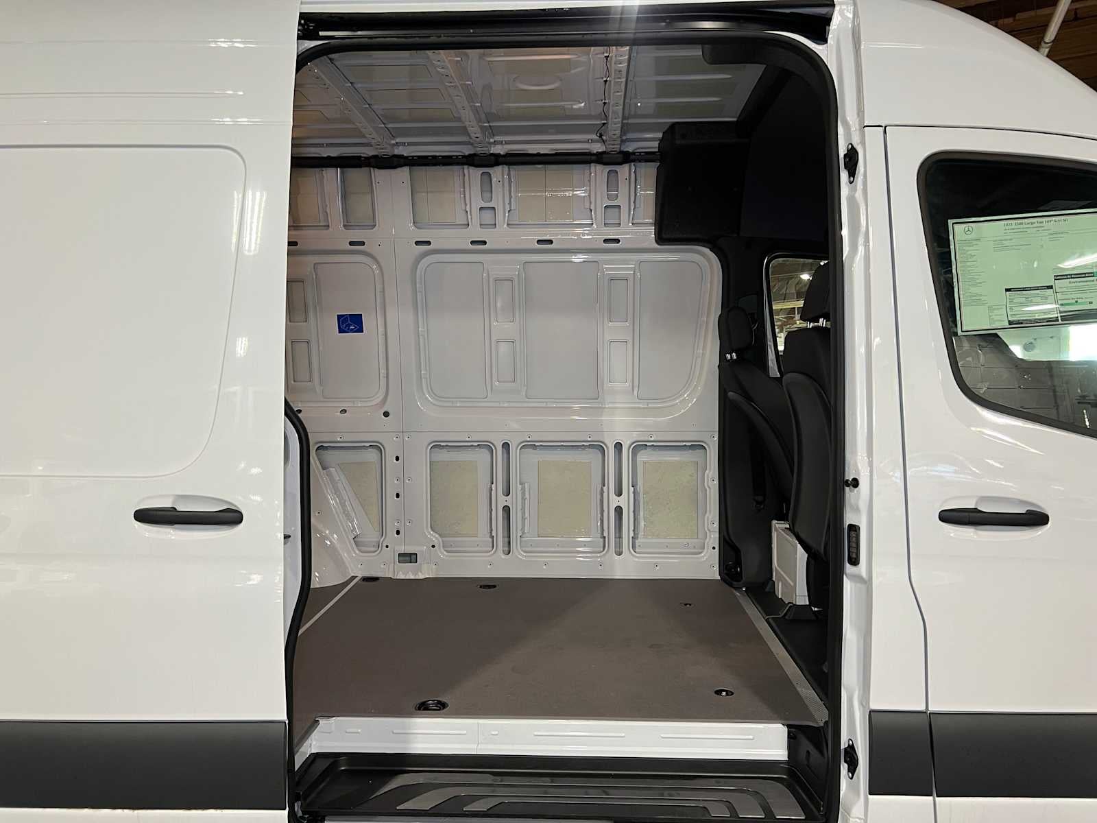 2025 Mercedes-Benz Sprinter 2500 Standard Roof I4 Diesel 144" RWD