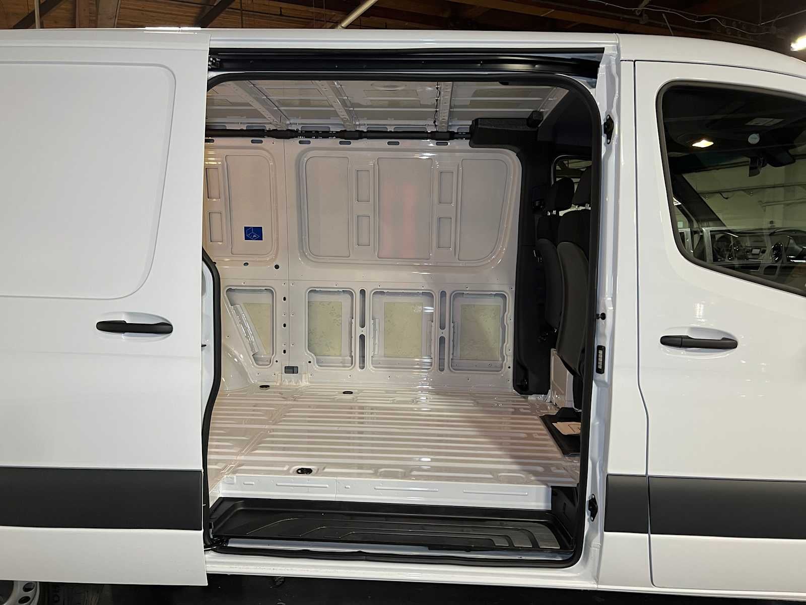 2025 Mercedes-Benz Sprinter 2500 Standard Roof I4 Diesel 144" RWD