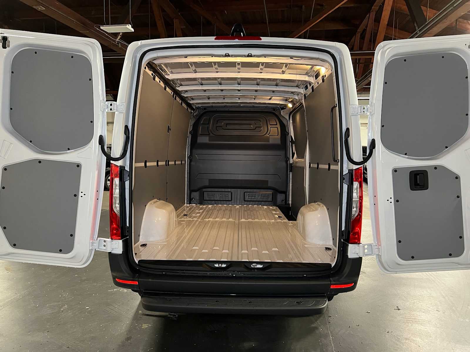 2025 Mercedes-Benz Sprinter 2500 Standard Roof I4 Diesel 144" RWD