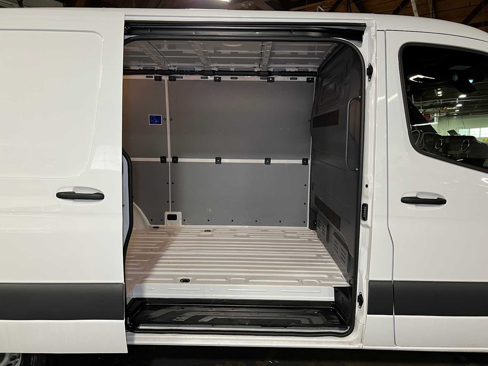 2025 Mercedes-Benz Sprinter 2500 Standard Roof I4 Diesel 144" RWD