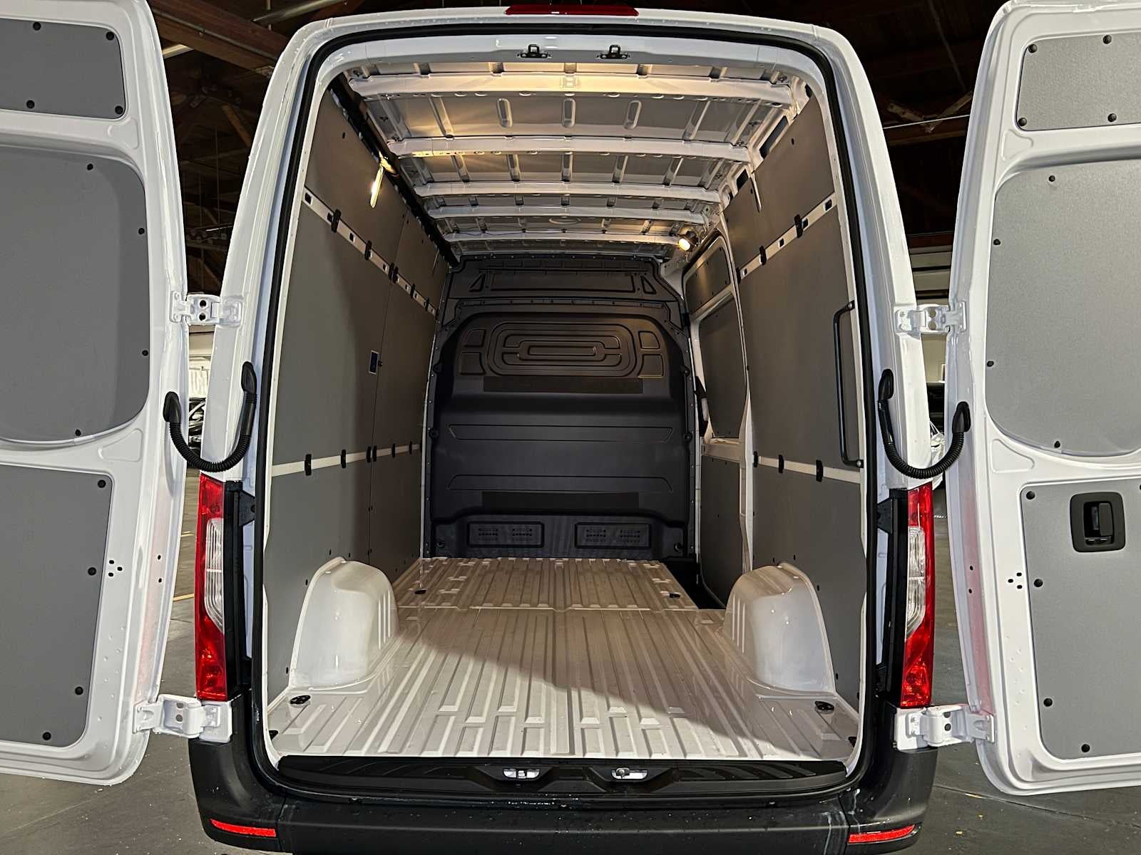 2025 Mercedes-Benz Sprinter 2500 Standard Roof I4 Diesel 144" RWD