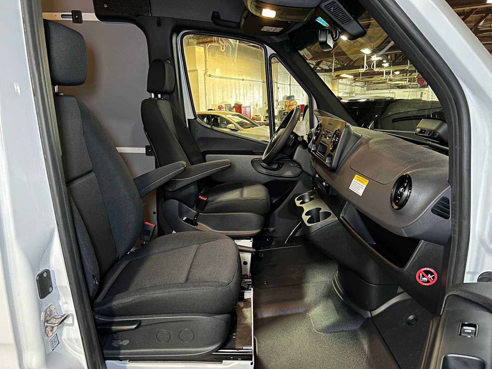 2025 Mercedes-Benz Sprinter 2500 Standard Roof I4 Diesel 144" RWD