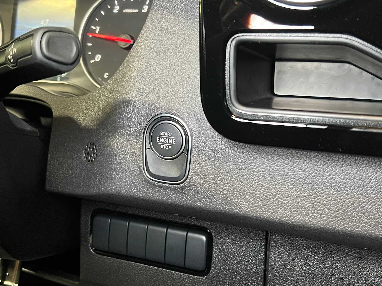 2026 Mercedes-Benz Sprinter 2500 Standard Roof I4 Diesel HO 144" RWD