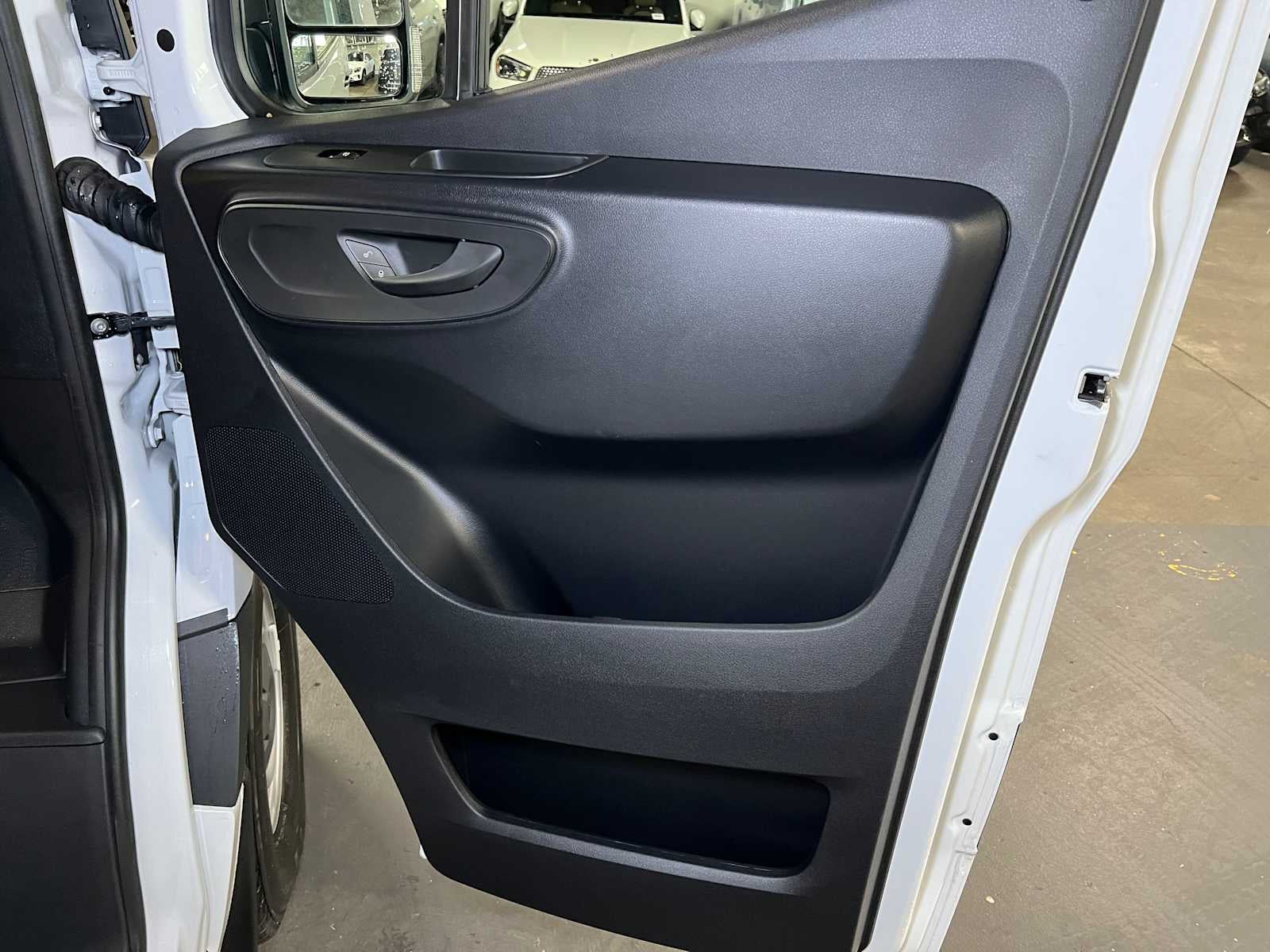 2025 Mercedes-Benz Sprinter 2500 Standard Roof I4 Diesel HO 144" RWD