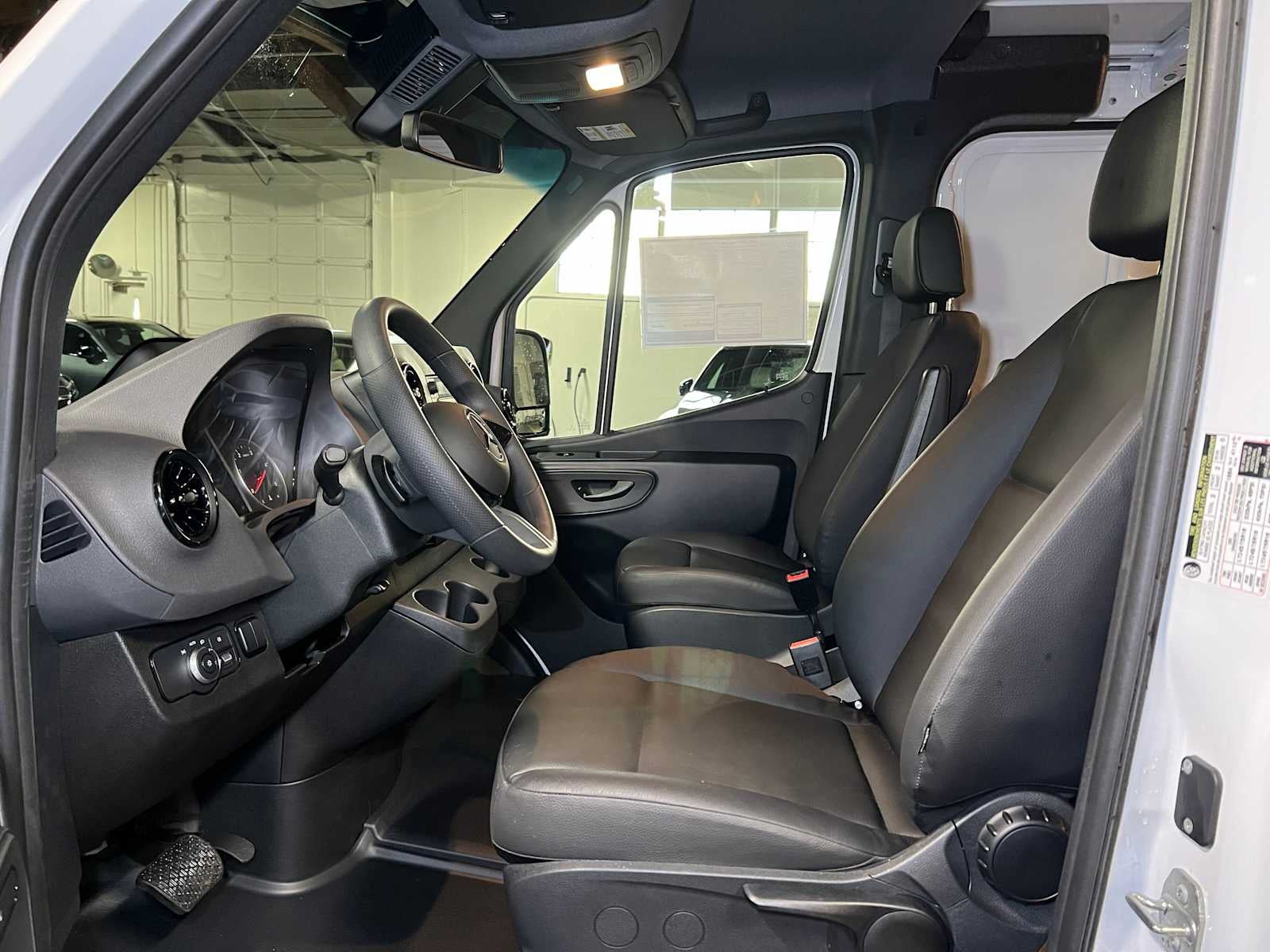 2025 Mercedes-Benz Sprinter 2500 Standard Roof I4 Diesel HO 144" RWD