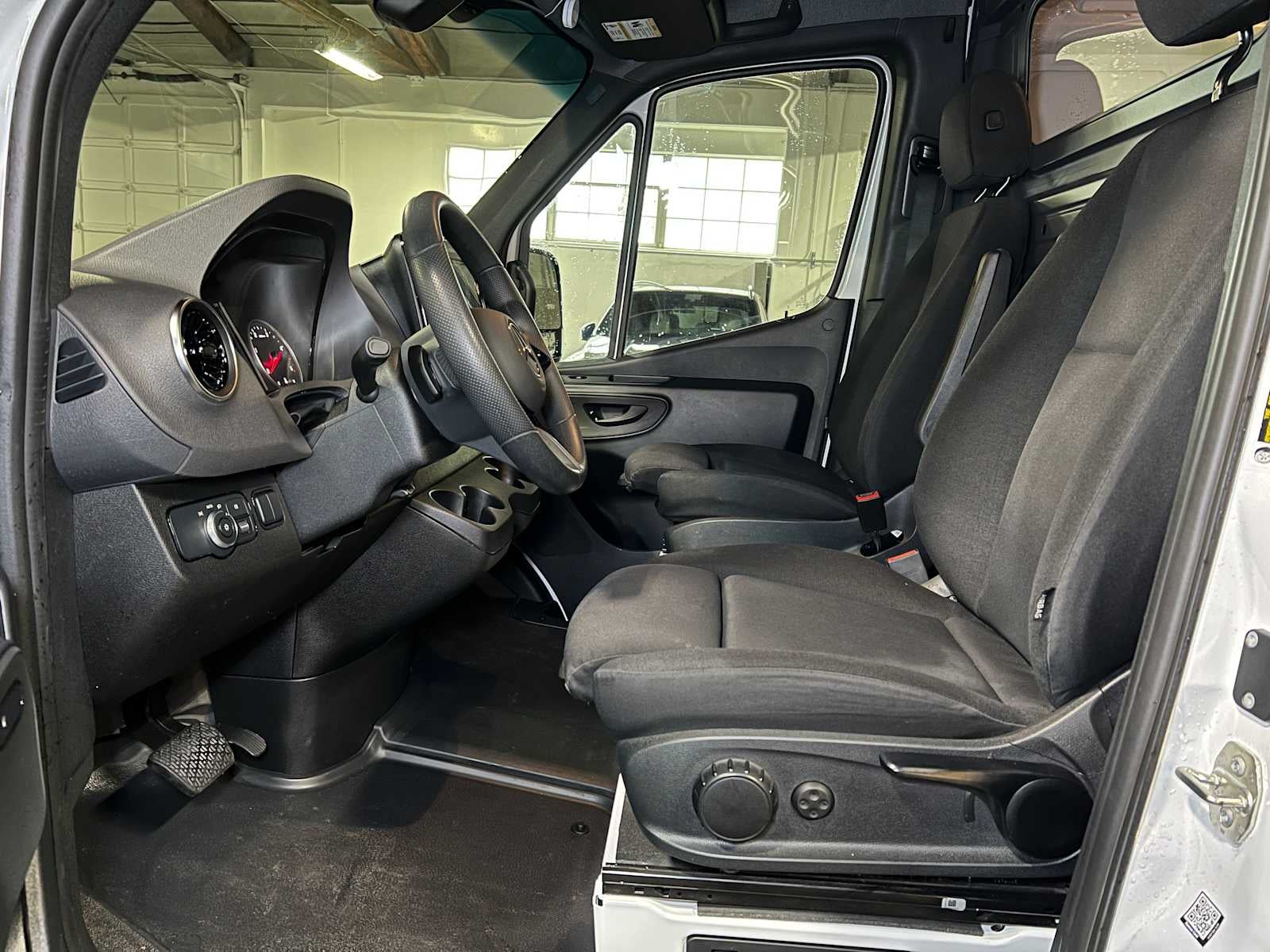 2025 Mercedes-Benz Sprinter 2500 High Roof I4 Diesel HO 170" RWD