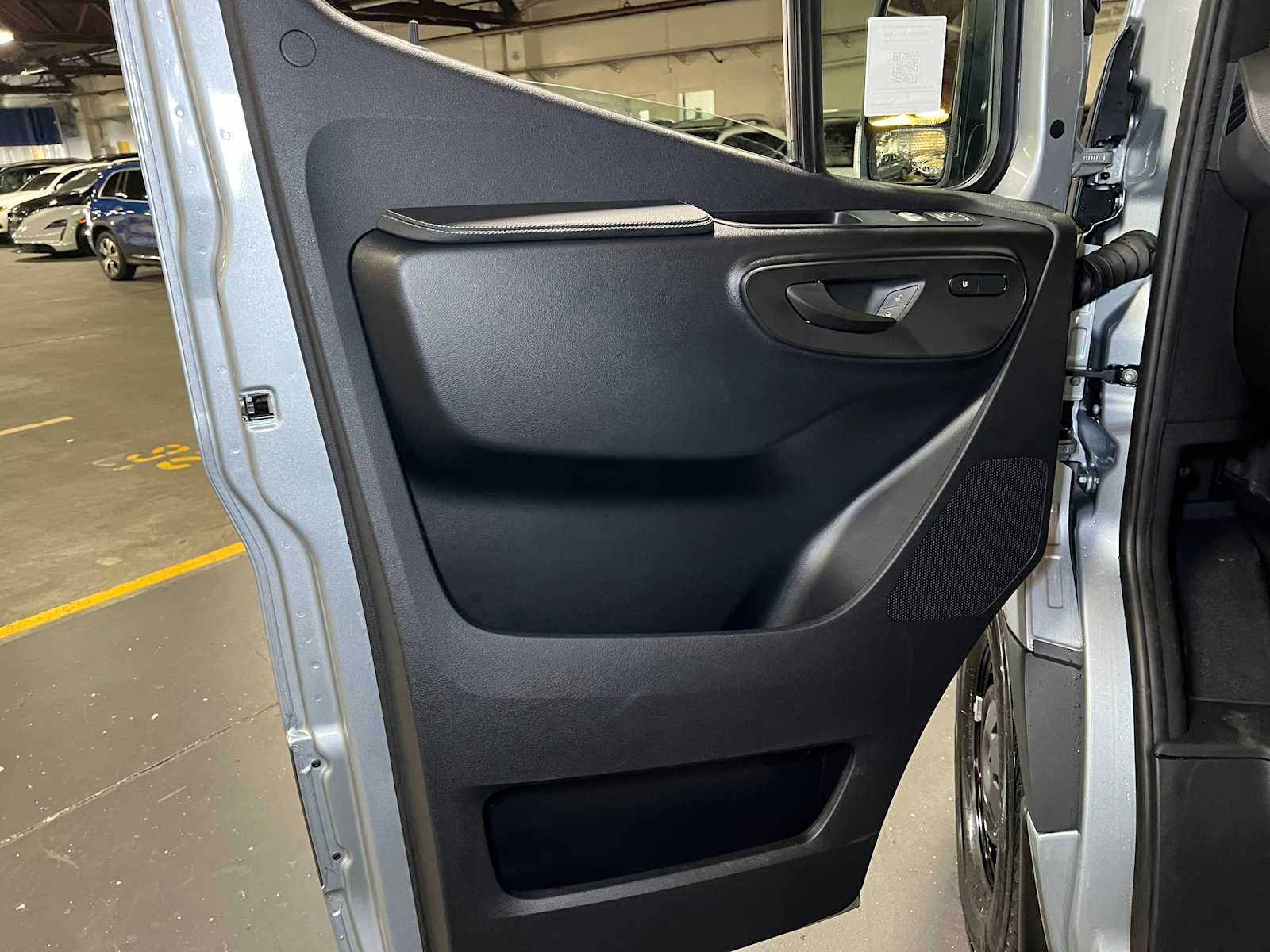 2025 Mercedes-Benz Sprinter 2500 Standard Roof I4 Diesel HO 144" RWD