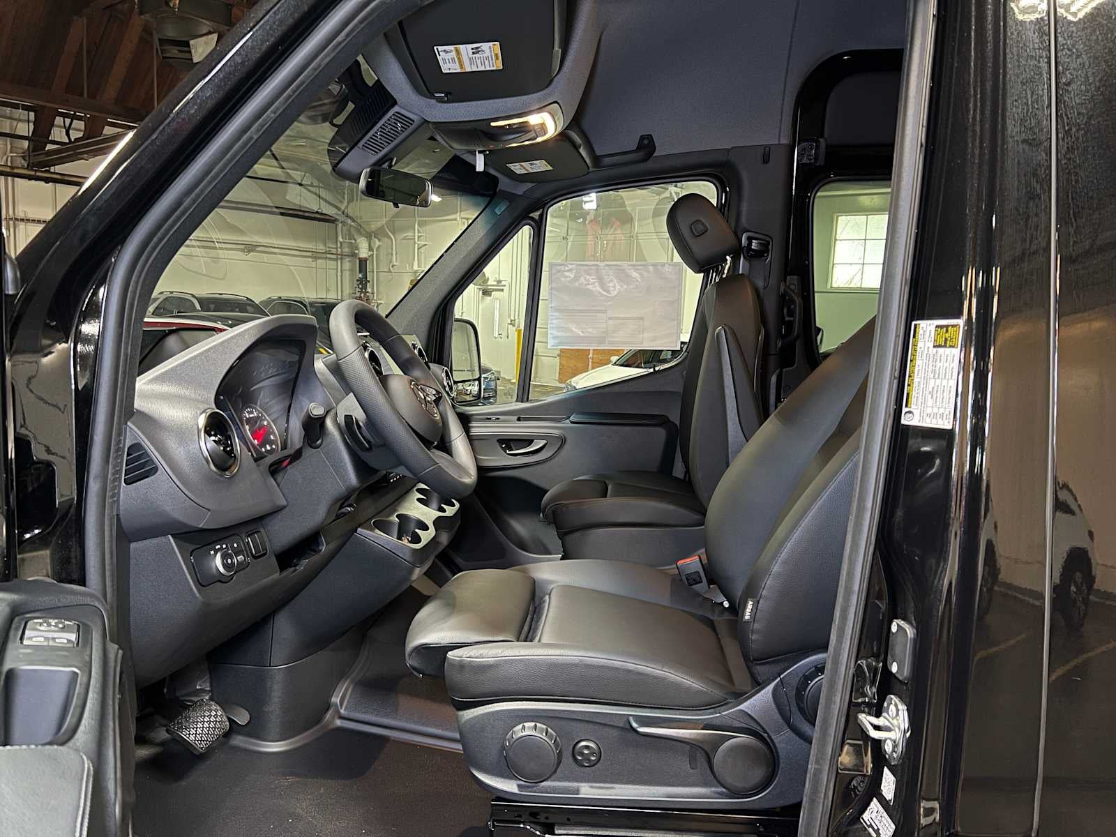 2025 Mercedes-Benz Sprinter 2500 Standard Roof I4 Diesel HO 144" RWD