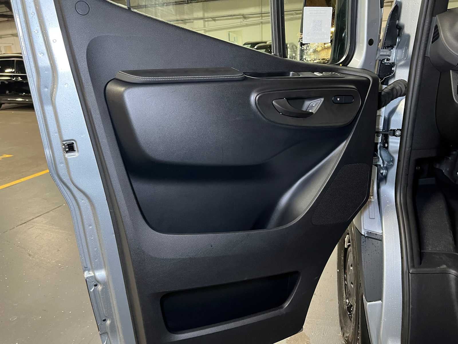 2025 Mercedes-Benz Sprinter 2500 Standard Roof I4 Diesel HO 144" RWD