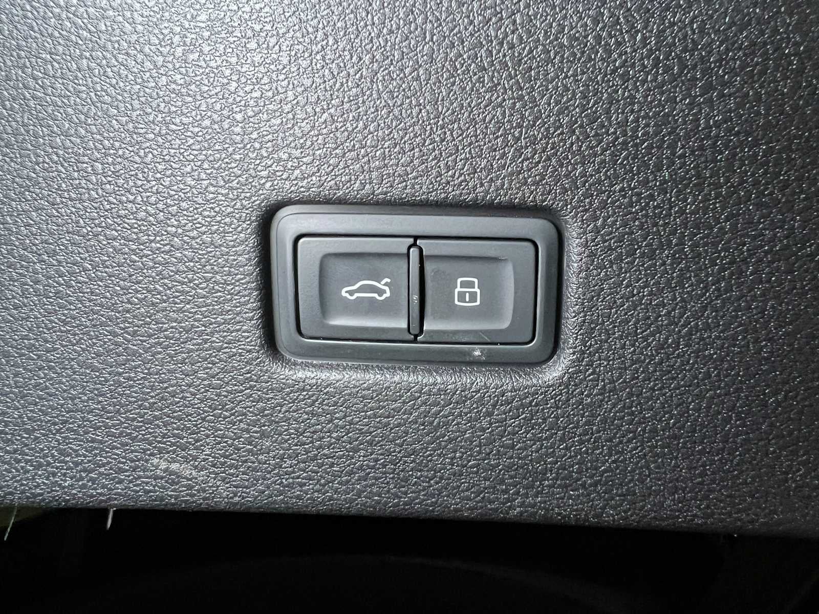 2022 Audi Q8 Premium Plus