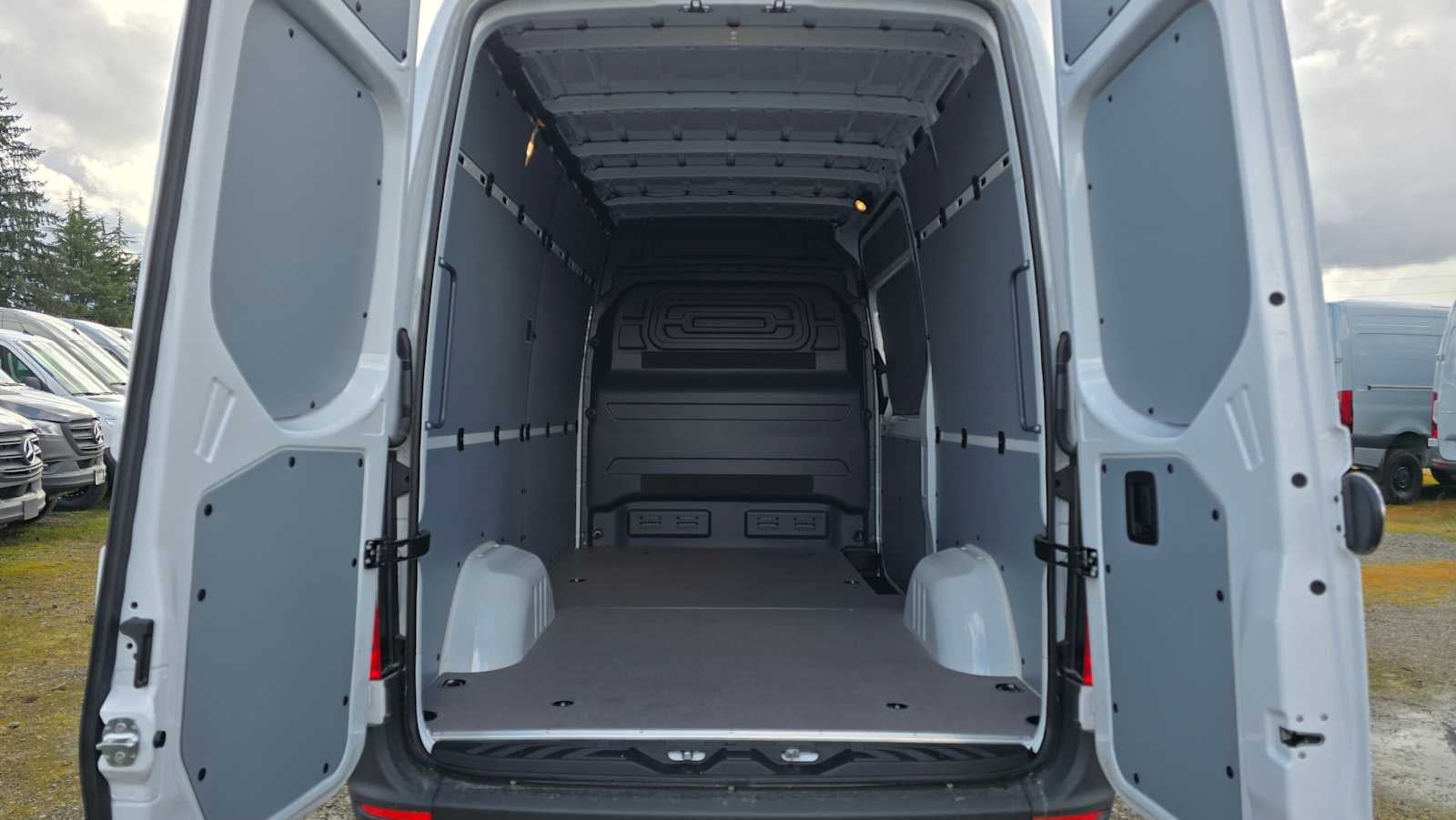 2025 Mercedes-Benz Sprinter 2500 Standard Roof I4 Diesel 144" RWD