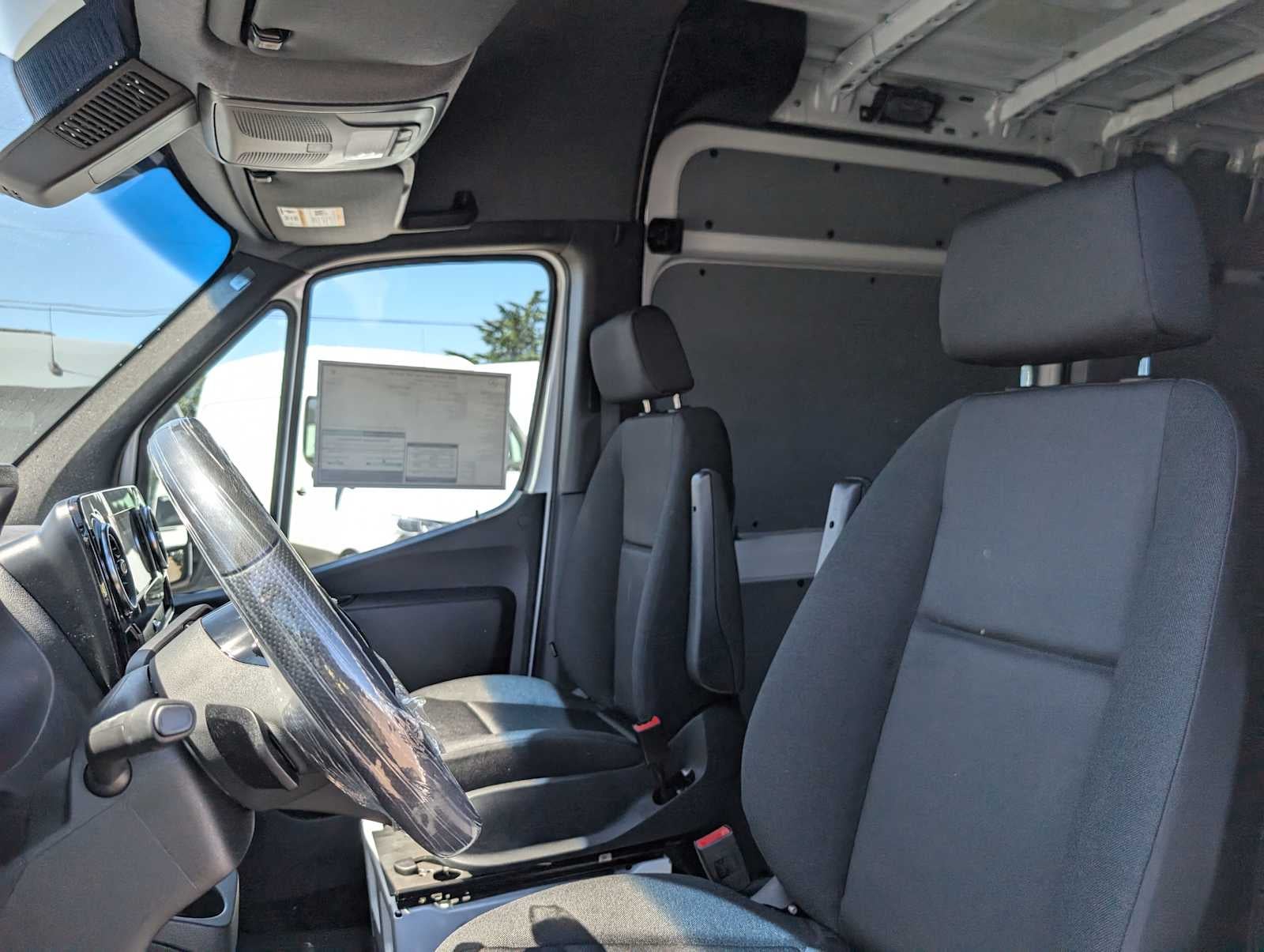 2025 Mercedes-Benz Sprinter 2500 Standard Roof I4 Diesel 144" RWD