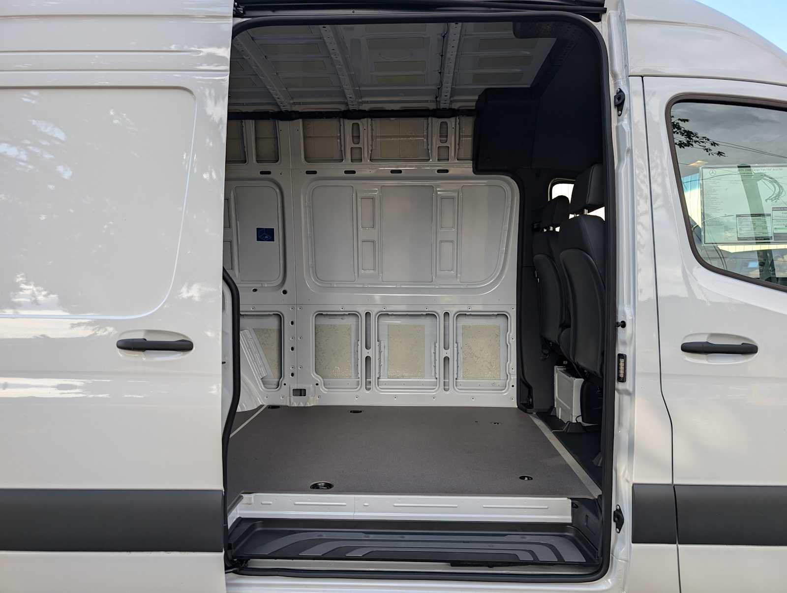 2025 Mercedes-Benz Sprinter 2500 Standard Roof I4 Diesel 144" RWD