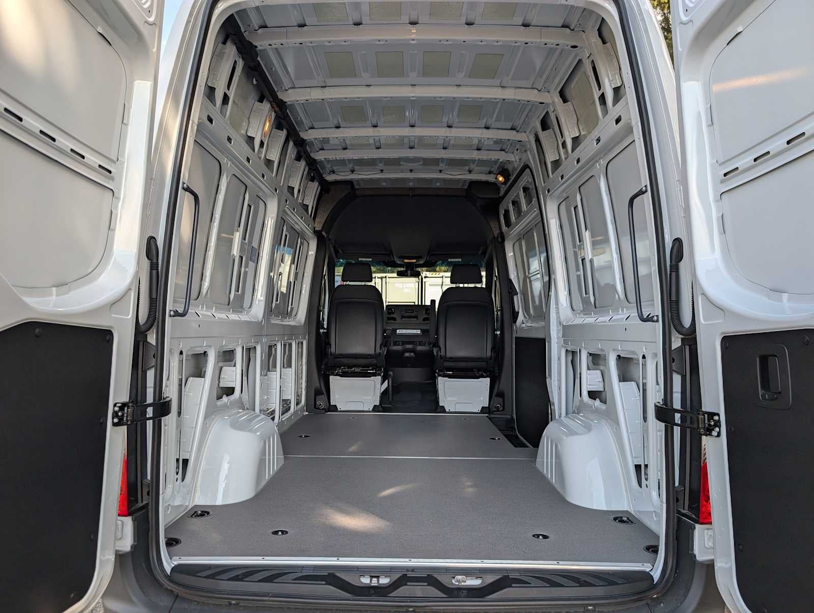 2025 Mercedes-Benz Sprinter 2500 Standard Roof I4 Diesel 144" RWD