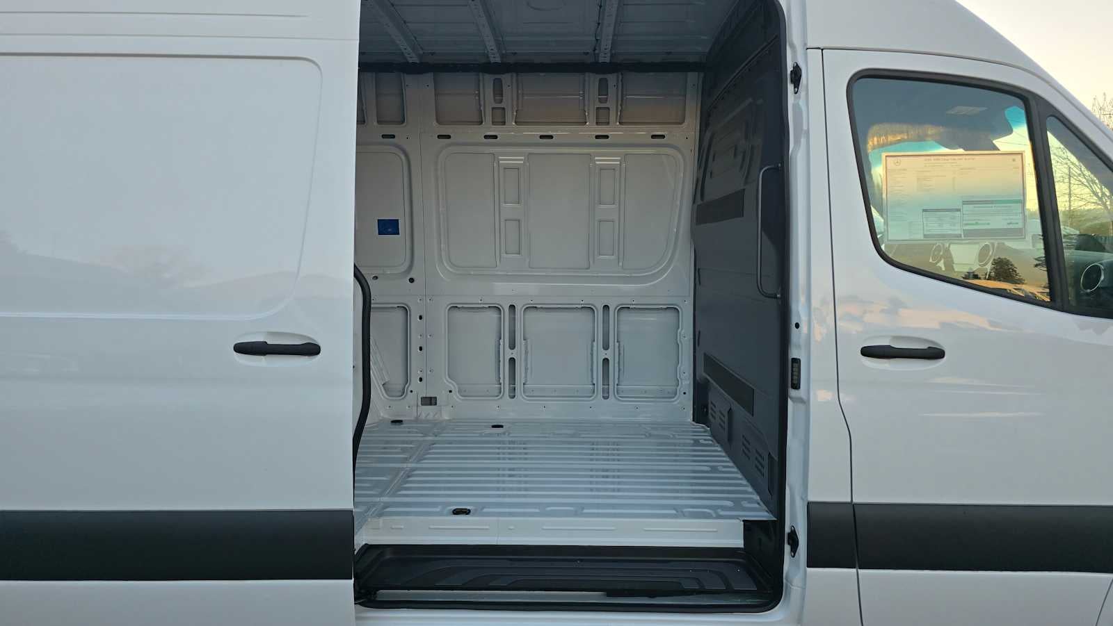 2026 Mercedes-Benz Sprinter 2500 Standard Roof I4 Diesel 144" RWD