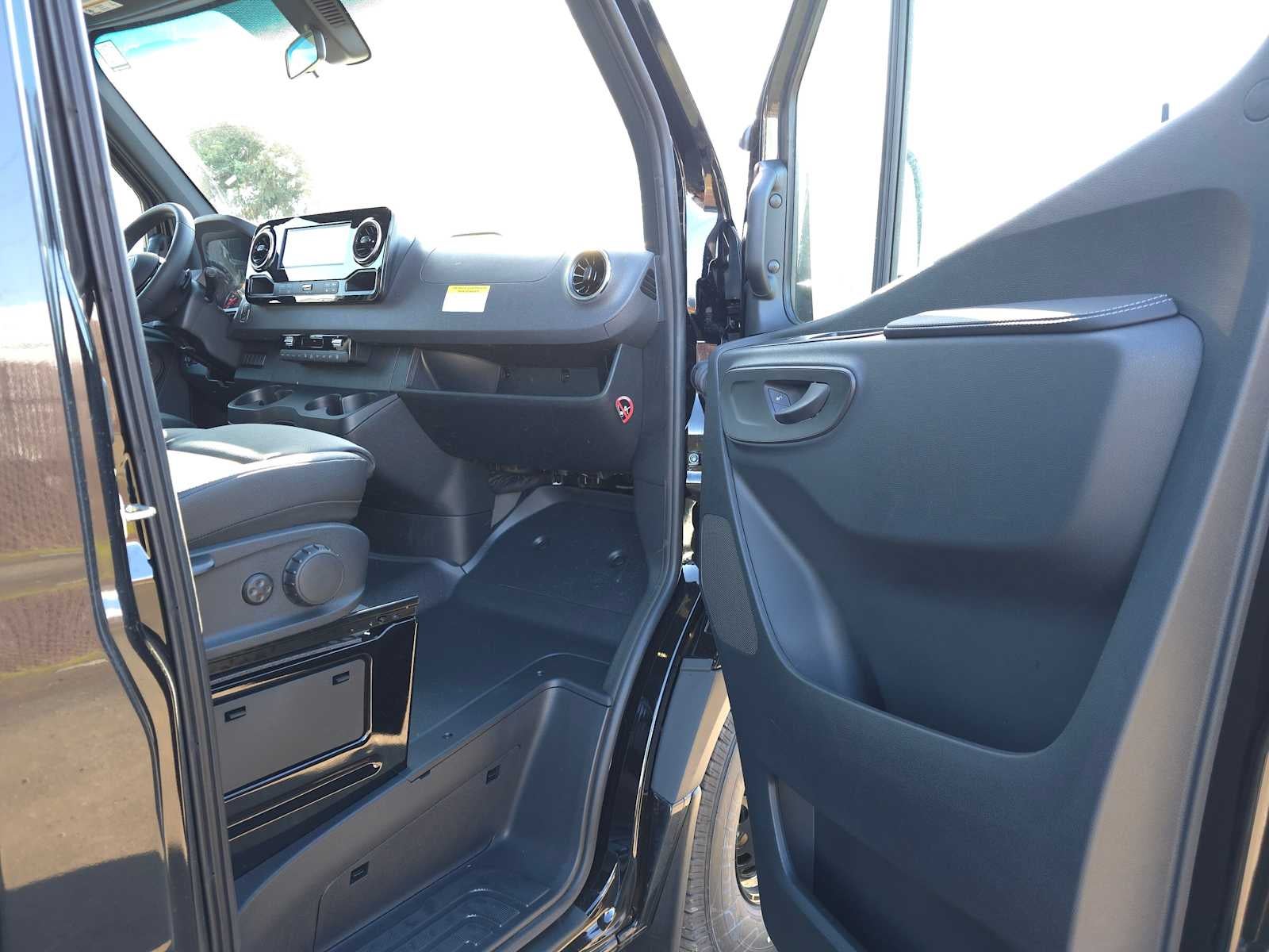 2025 Mercedes-Benz Sprinter 2500 Standard Roof I4 Diesel 144" RWD