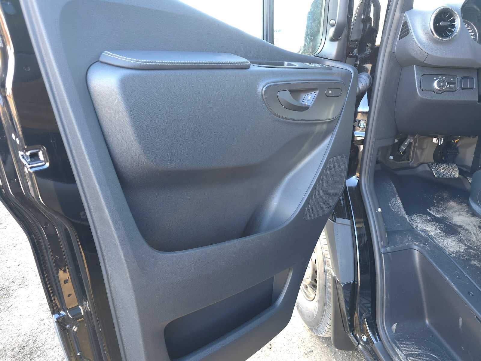 2025 Mercedes-Benz Sprinter 2500 Standard Roof I4 Diesel 144" RWD