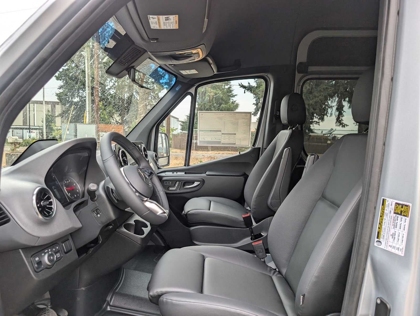 2025 Mercedes-Benz Sprinter 2500 Standard Roof I4 Diesel 144" RWD