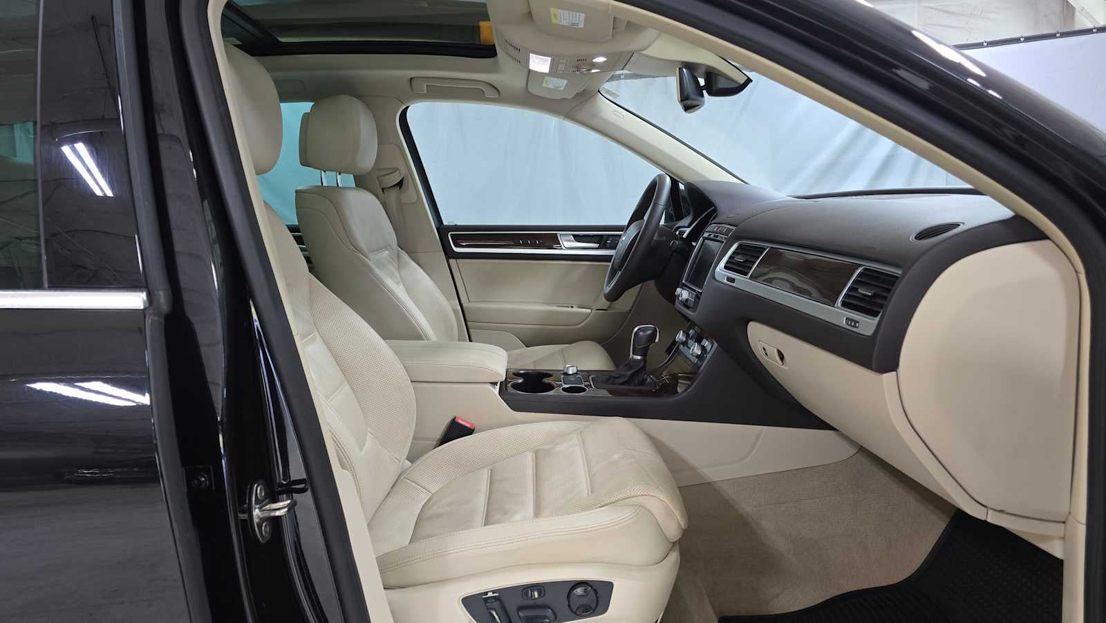 2016 Volkswagen Touareg Sport w/Technology