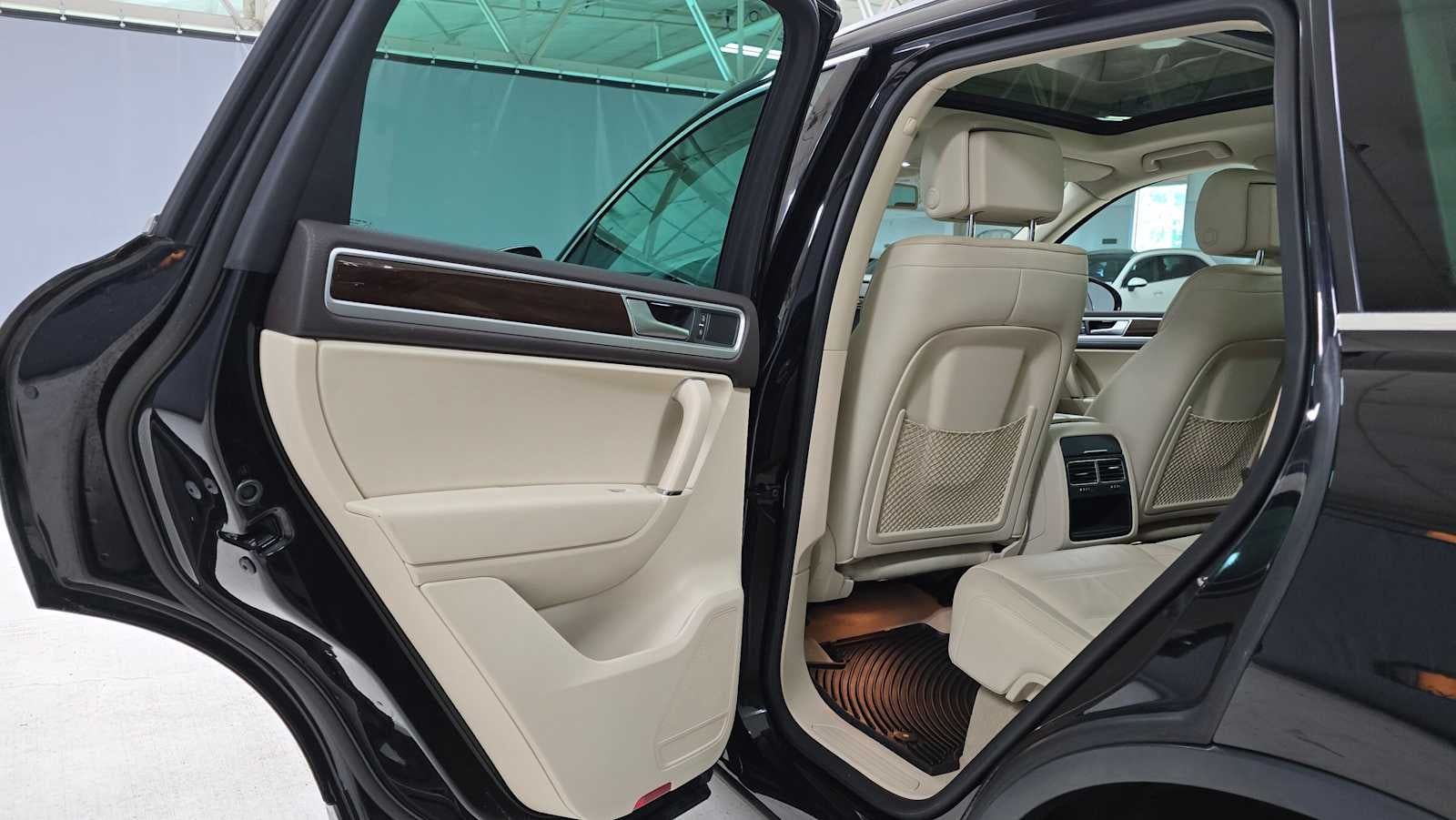 2016 Volkswagen Touareg Sport w/Technology