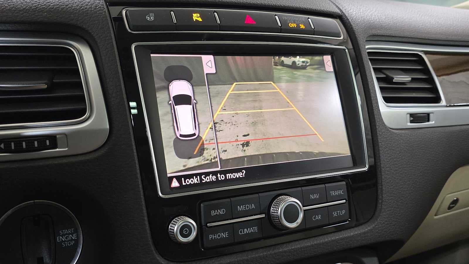 2016 Volkswagen Touareg Sport w/Technology