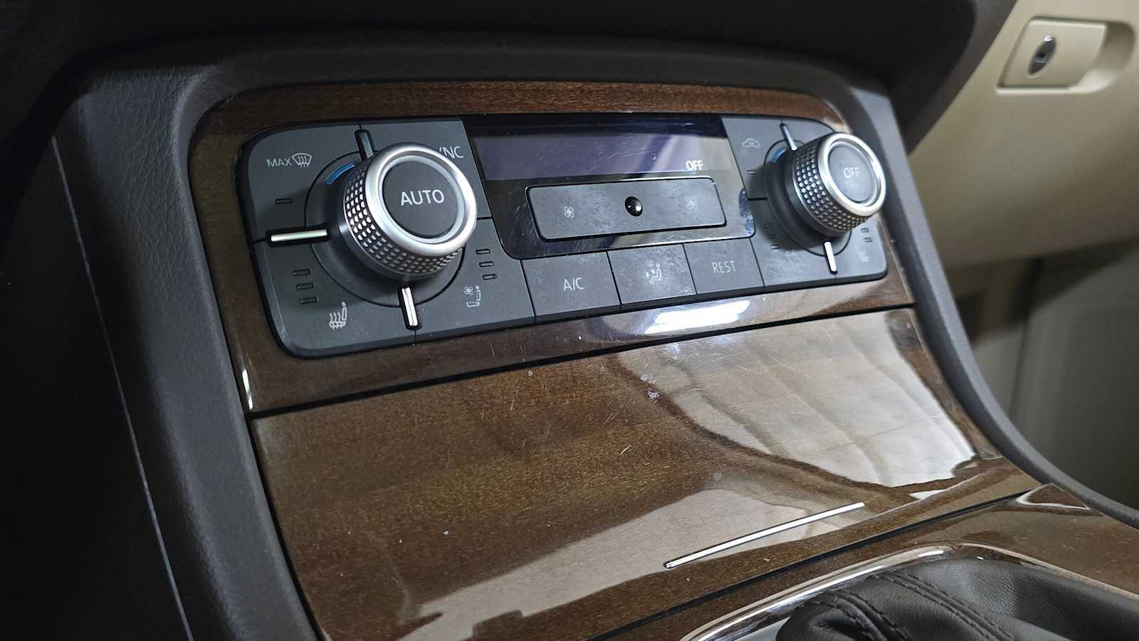 2016 Volkswagen Touareg Sport w/Technology