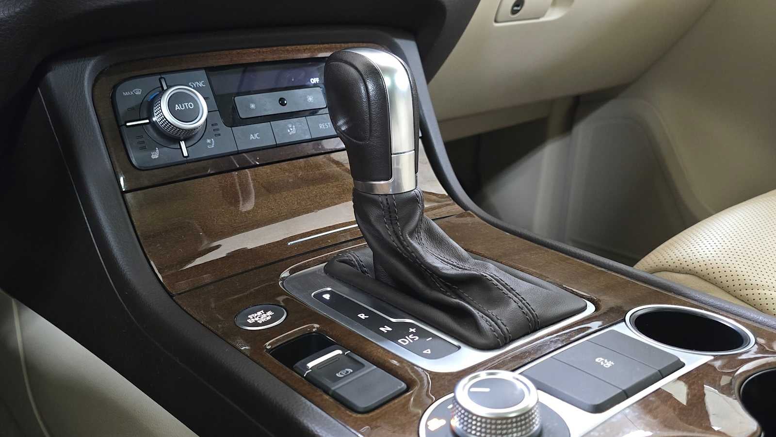 2016 Volkswagen Touareg Sport w/Technology