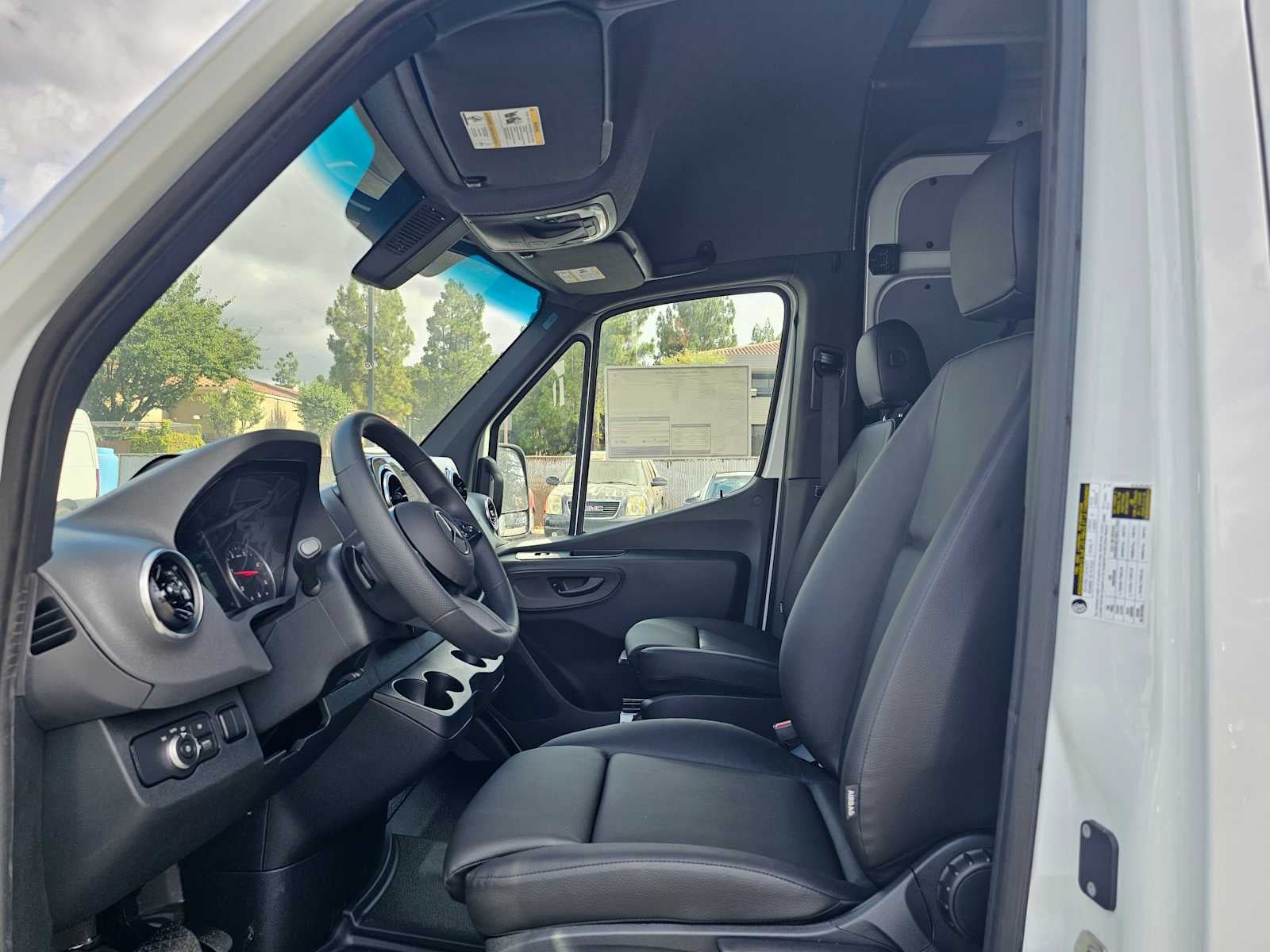 2025 Mercedes-Benz Sprinter 2500 Standard Roof I4 Diesel 144" RWD