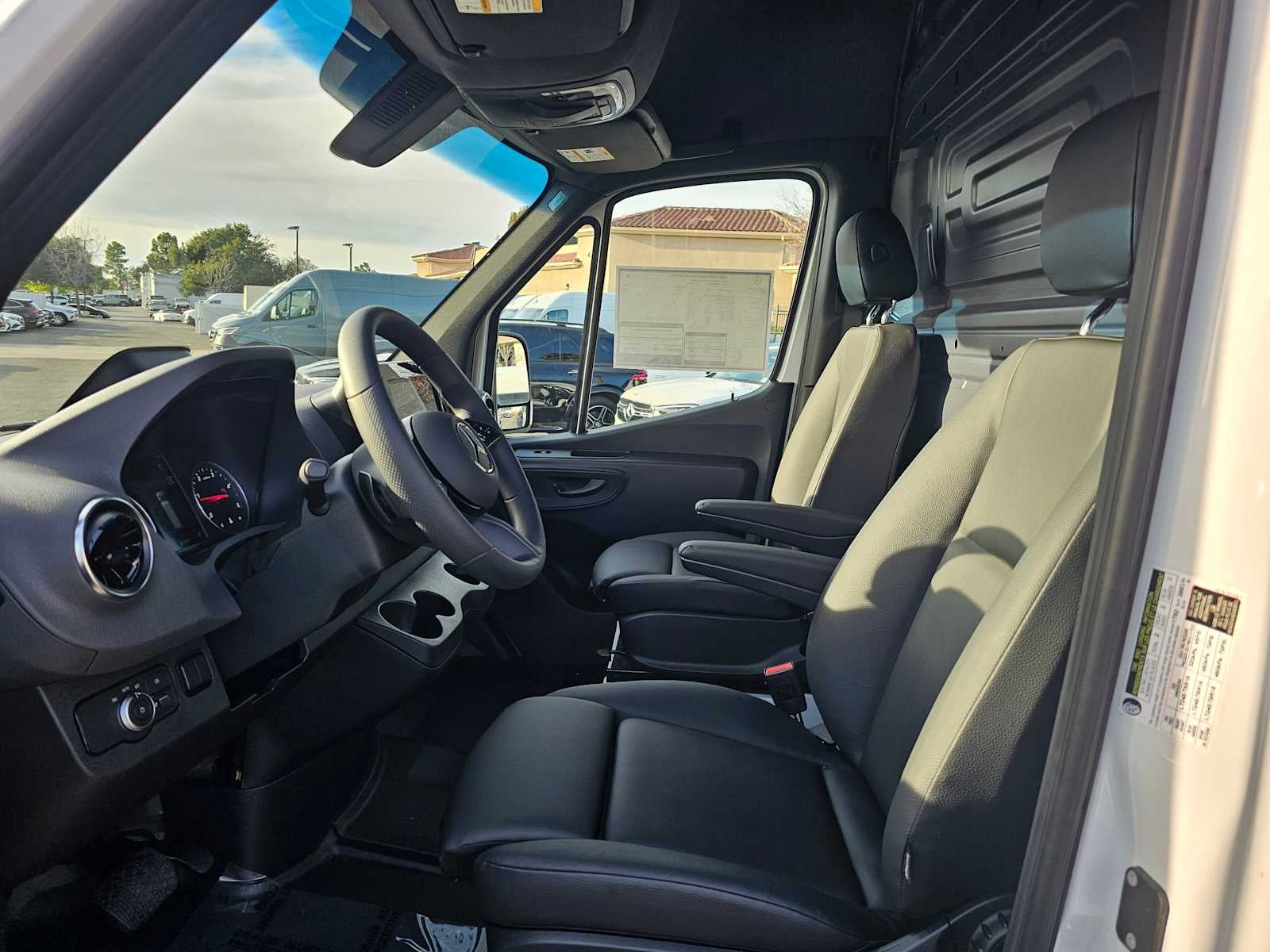 2025 Mercedes-Benz Sprinter 2500 Standard Roof I4 Diesel 144" RWD