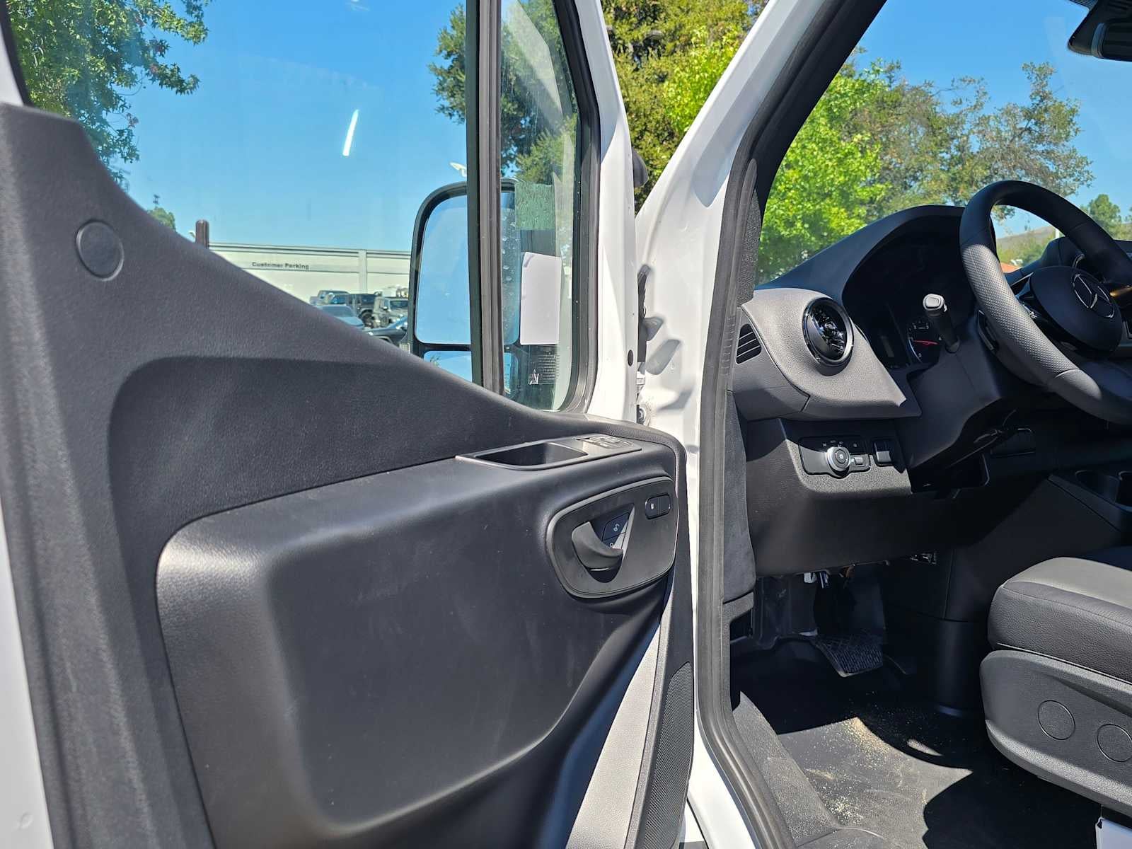 2025 Mercedes-Benz Sprinter 2500 Standard Roof I4 Diesel 144" RWD