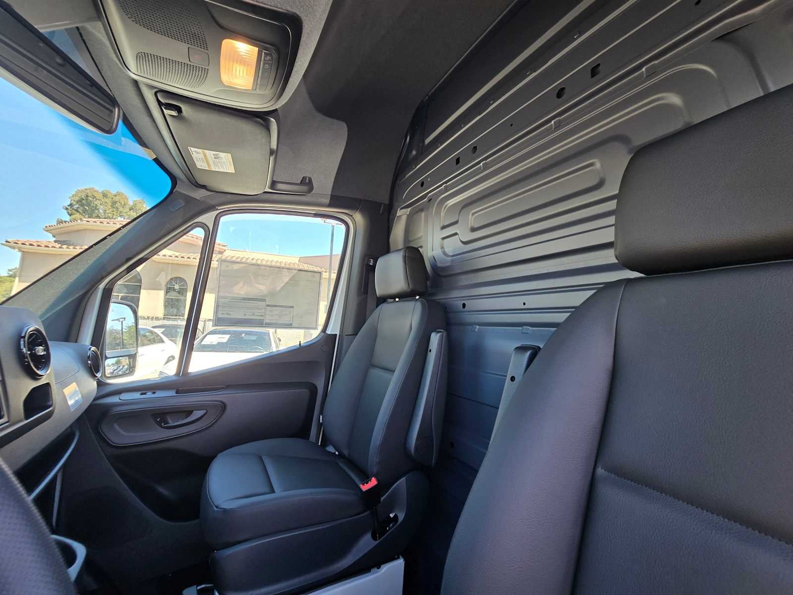 2025 Mercedes-Benz Sprinter 2500 Standard Roof I4 Diesel 144" RWD