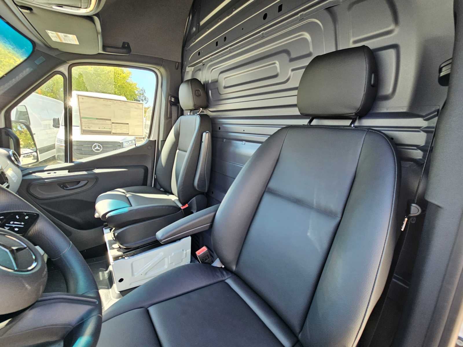 2025 Mercedes-Benz Sprinter 2500 Standard Roof I4 Diesel 144" RWD