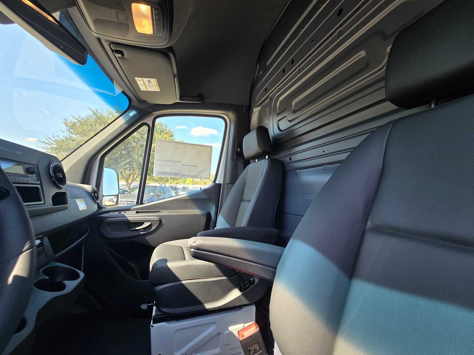 2025 Mercedes-Benz Sprinter 2500 Standard Roof I4 Diesel 144" RWD