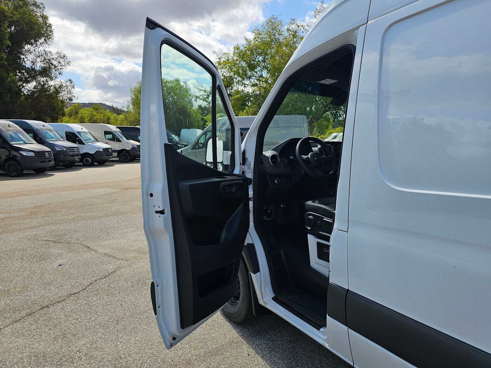 2025 Mercedes-Benz Sprinter 2500 Standard Roof I4 Diesel 144" RWD