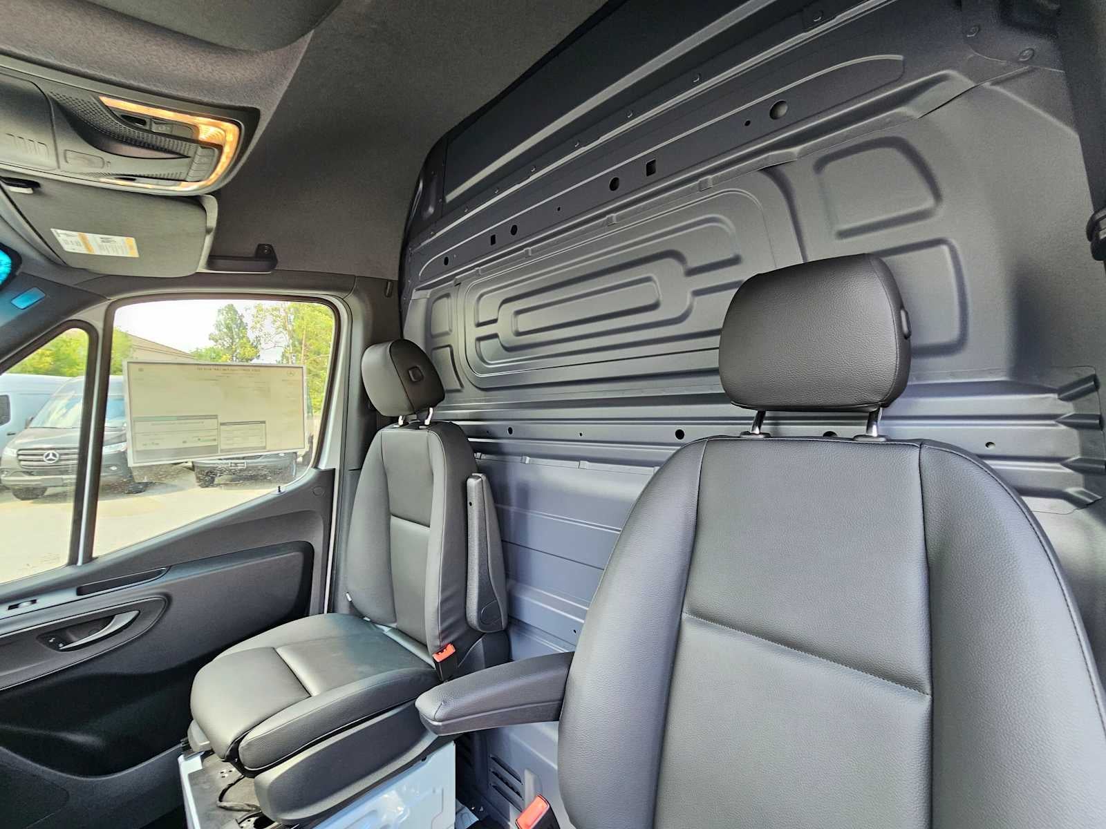 2025 Mercedes-Benz Sprinter 2500 Standard Roof I4 Diesel 144" RWD