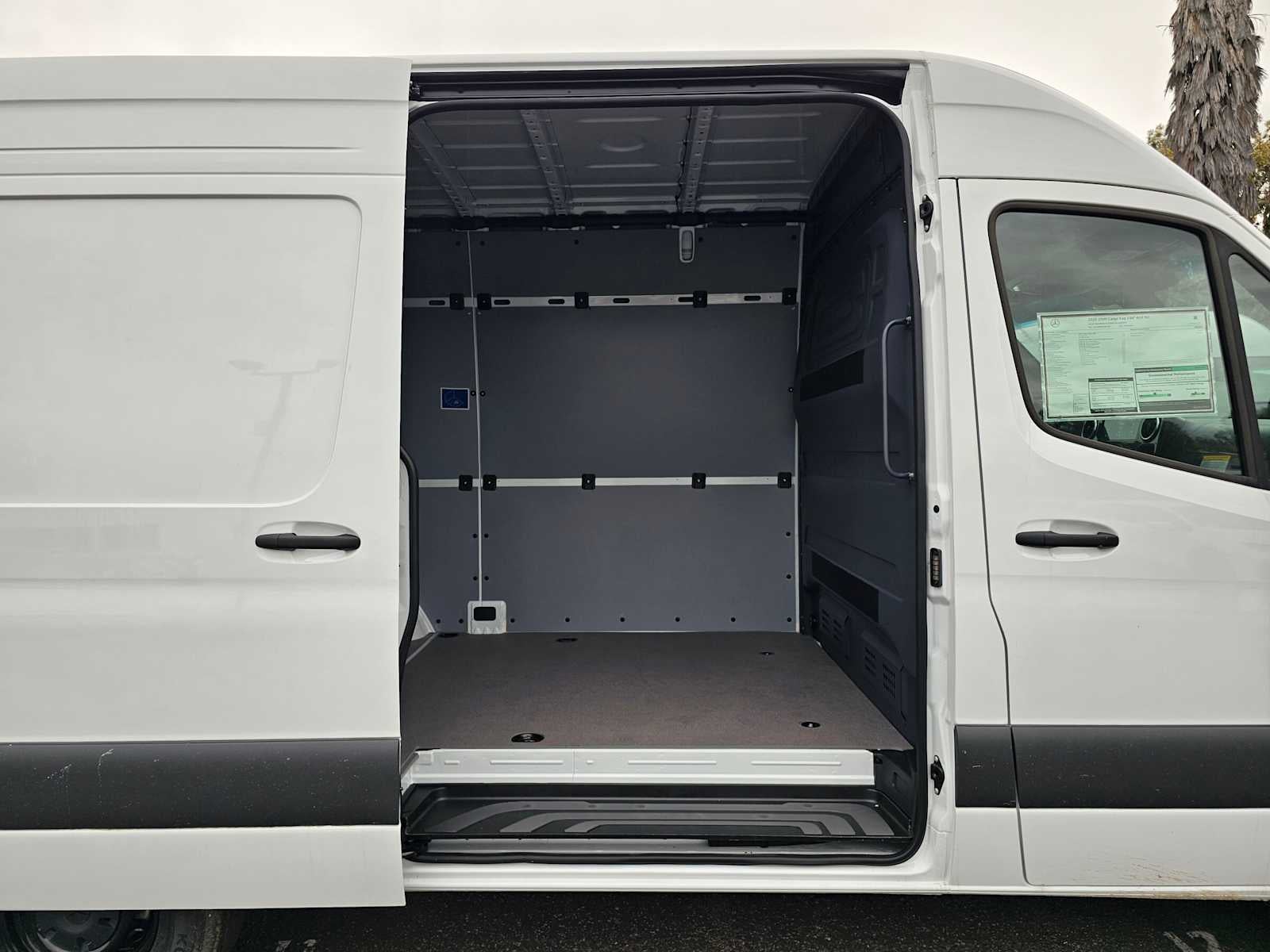 2025 Mercedes-Benz Sprinter 2500 Standard Roof I4 Diesel 144" RWD