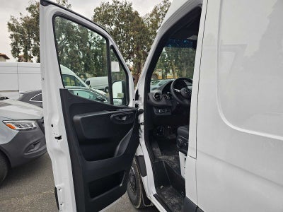 2025 Mercedes-Benz Sprinter 2500 Standard Roof I4 Diesel 144" RWD