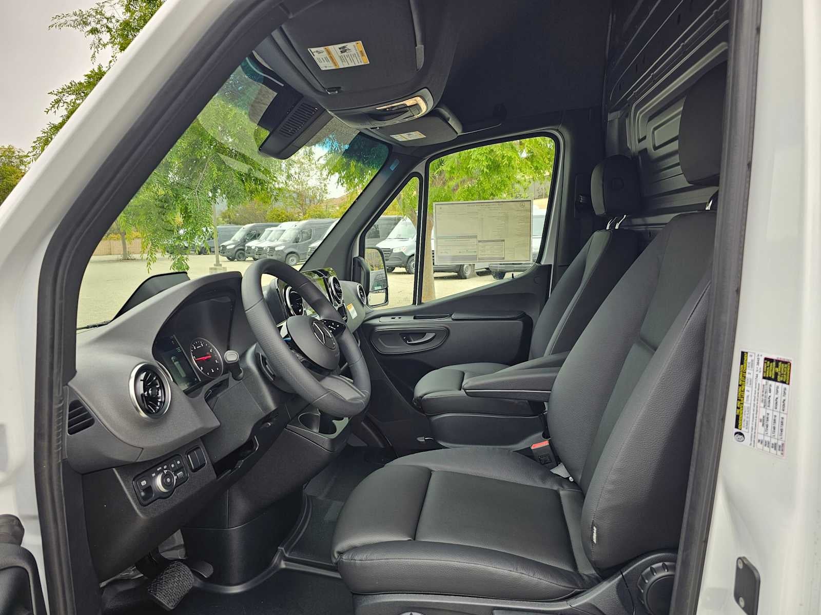 2025 Mercedes-Benz Sprinter 2500 Standard Roof I4 Diesel 144" RWD