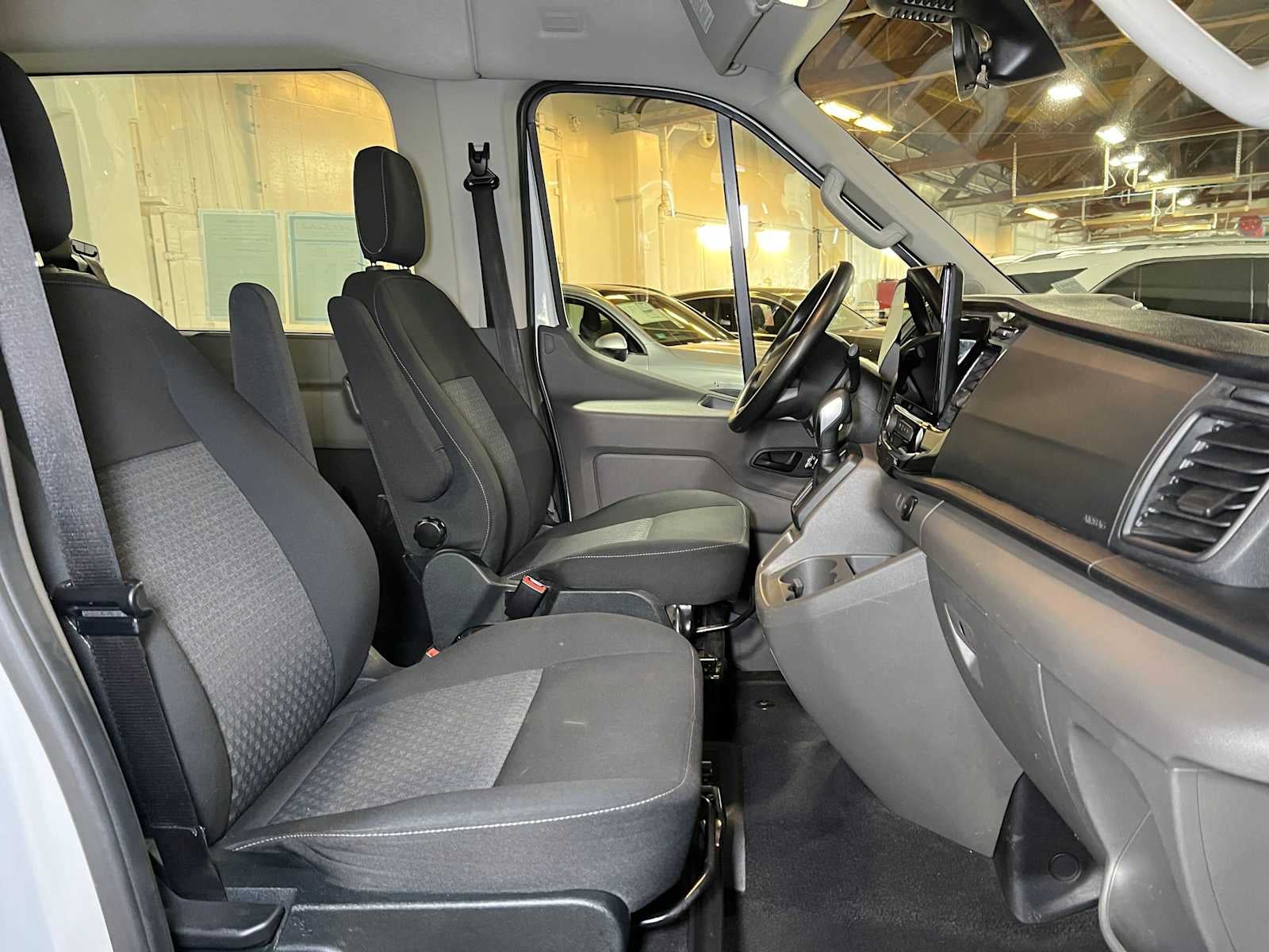 2023 Ford Transit Passenger Wagon XLT