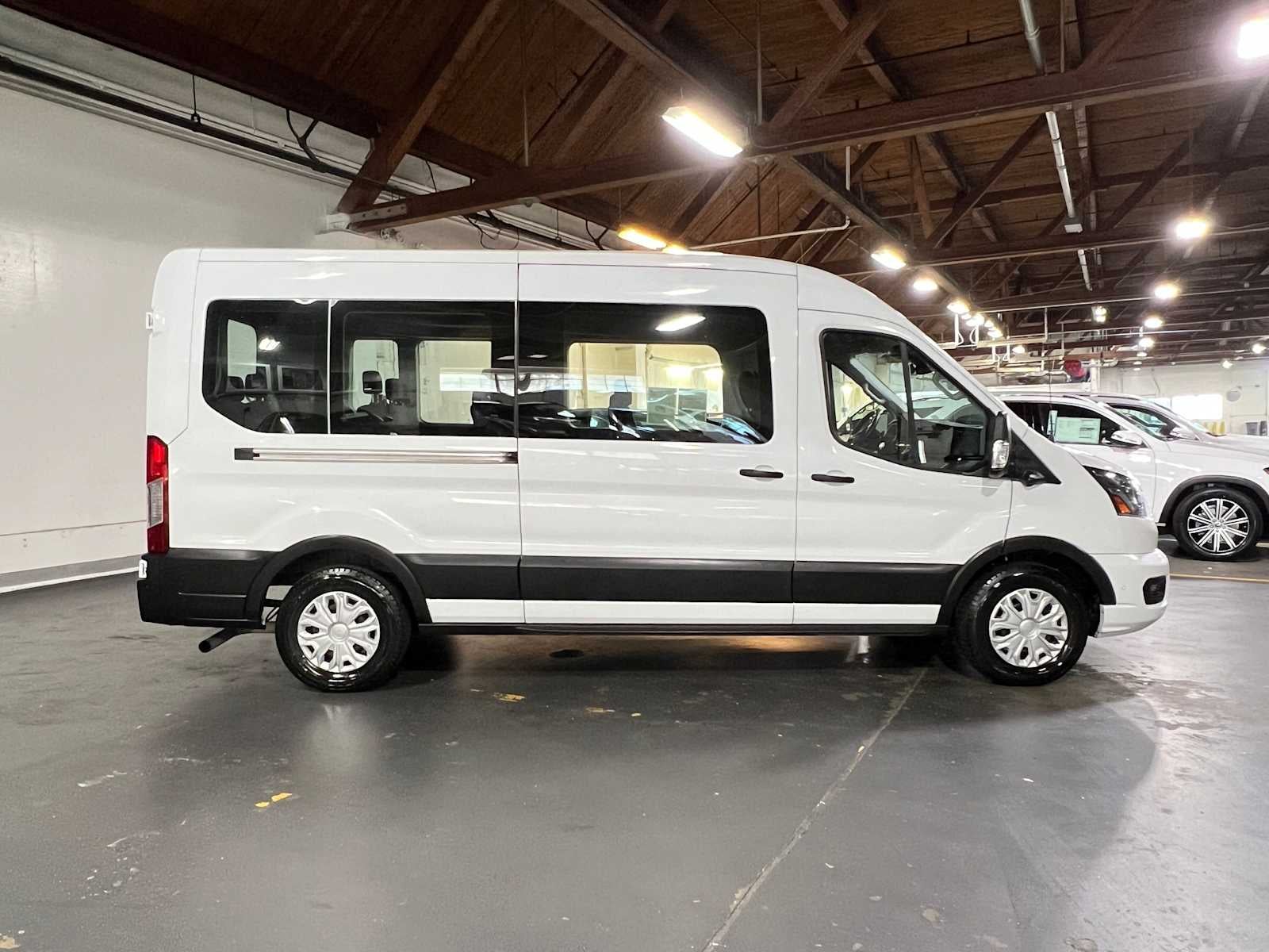 2023 Ford Transit Passenger Wagon XLT