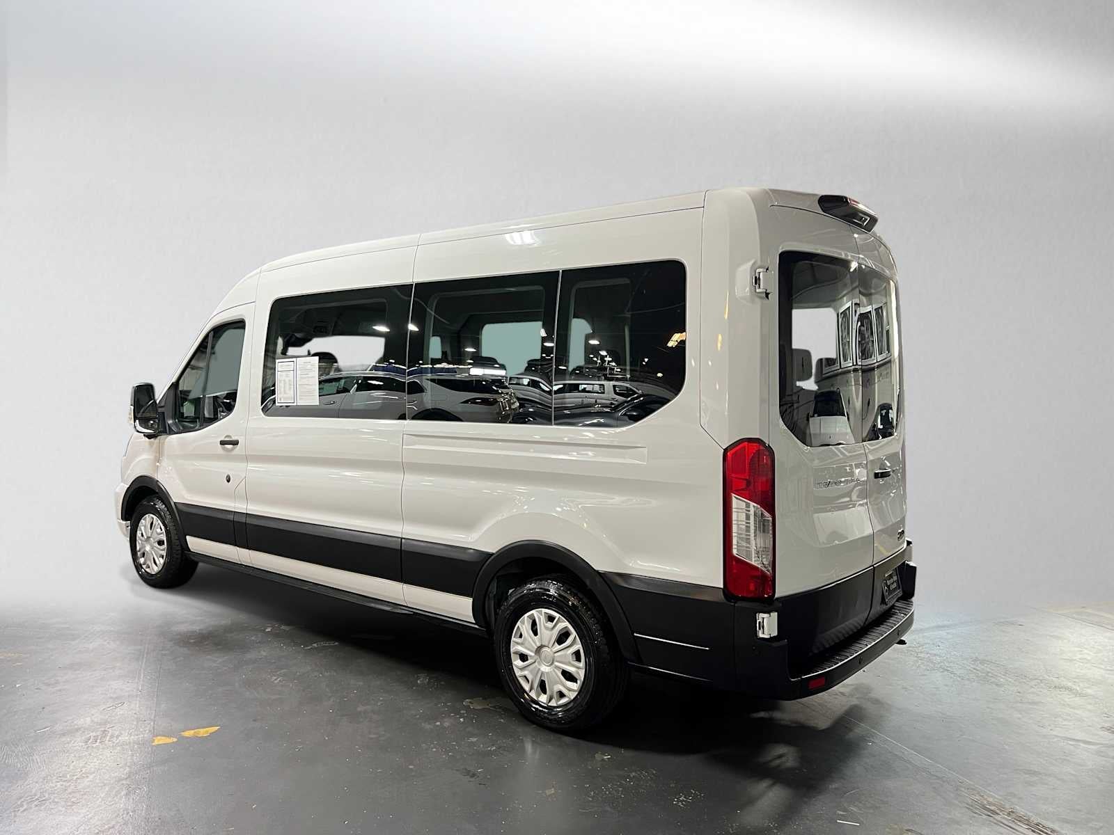 2023 Ford Transit Passenger Wagon XLT