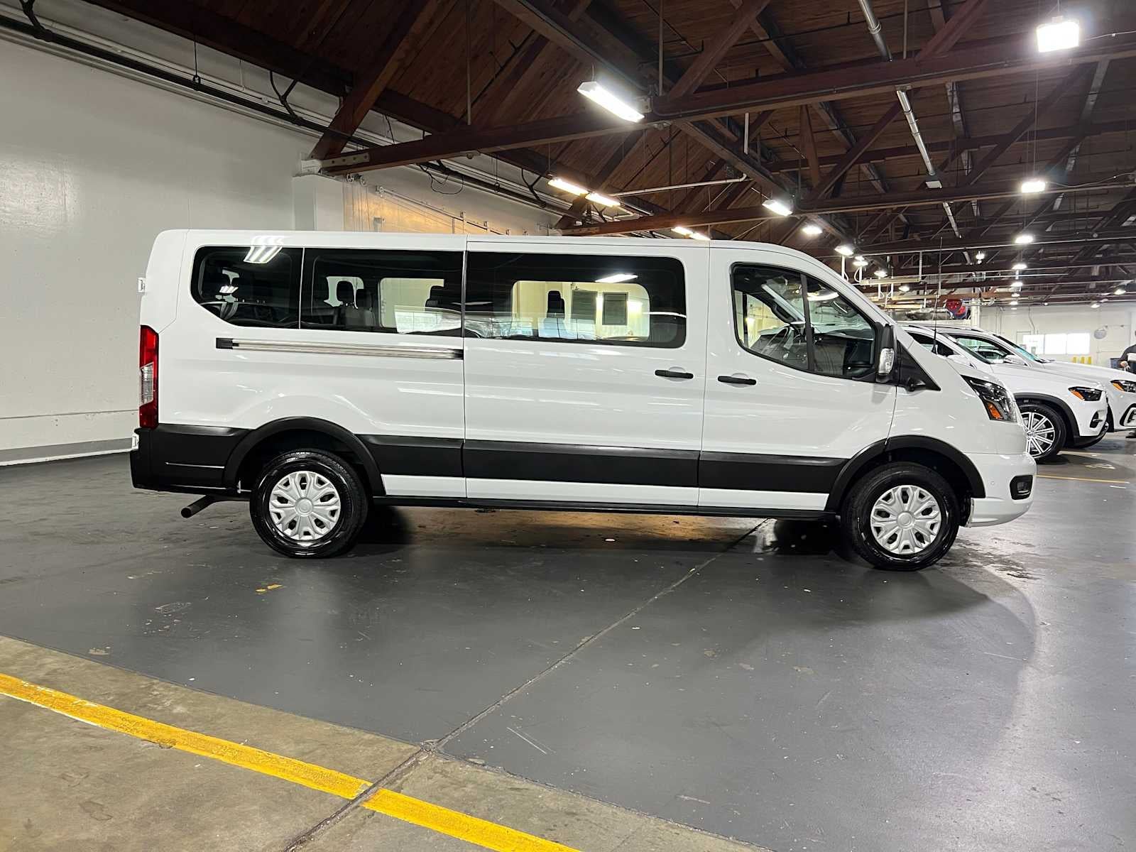 2023 Ford Transit Passenger Wagon XLT