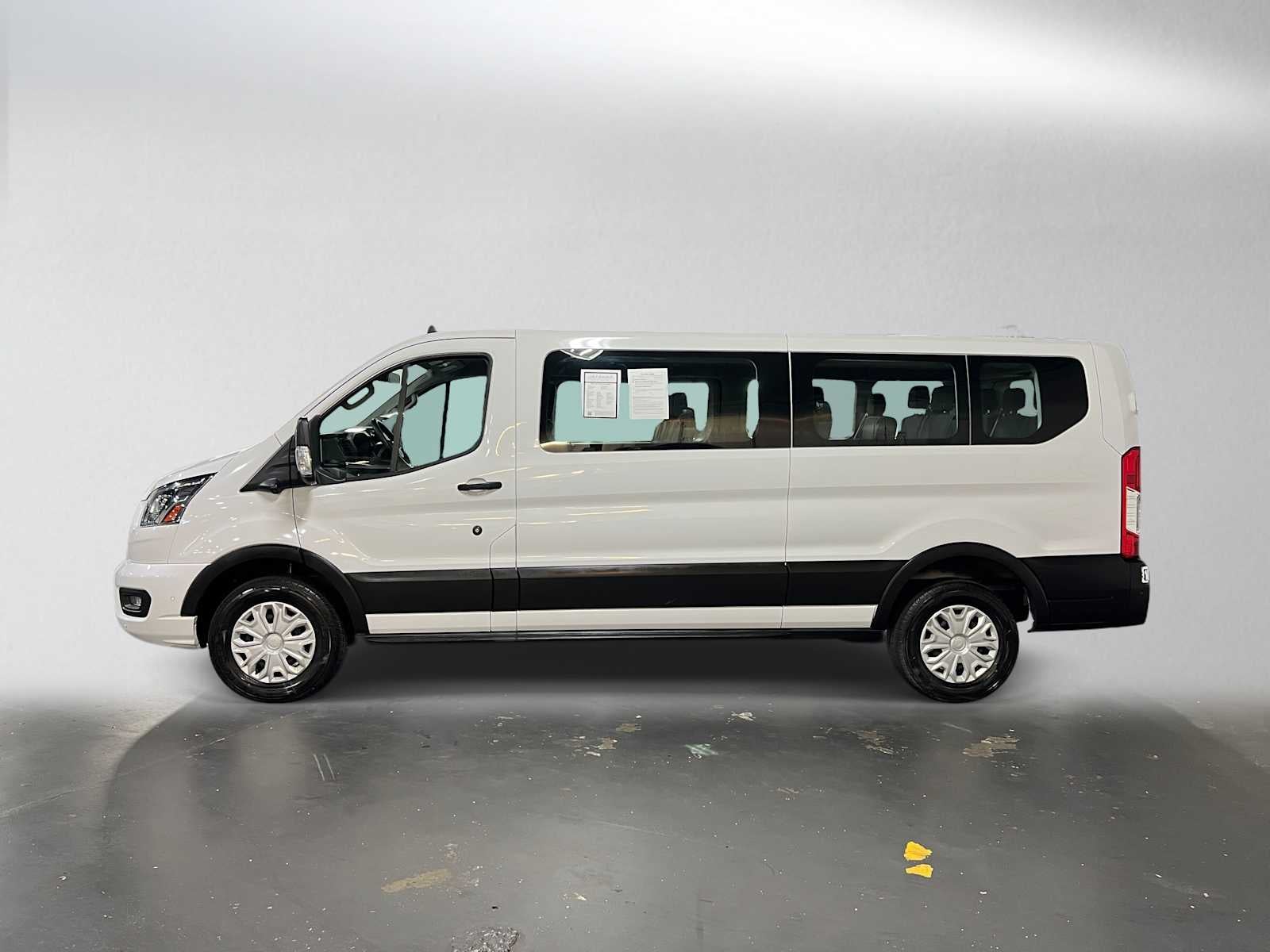 2023 Ford Transit Passenger Wagon XLT