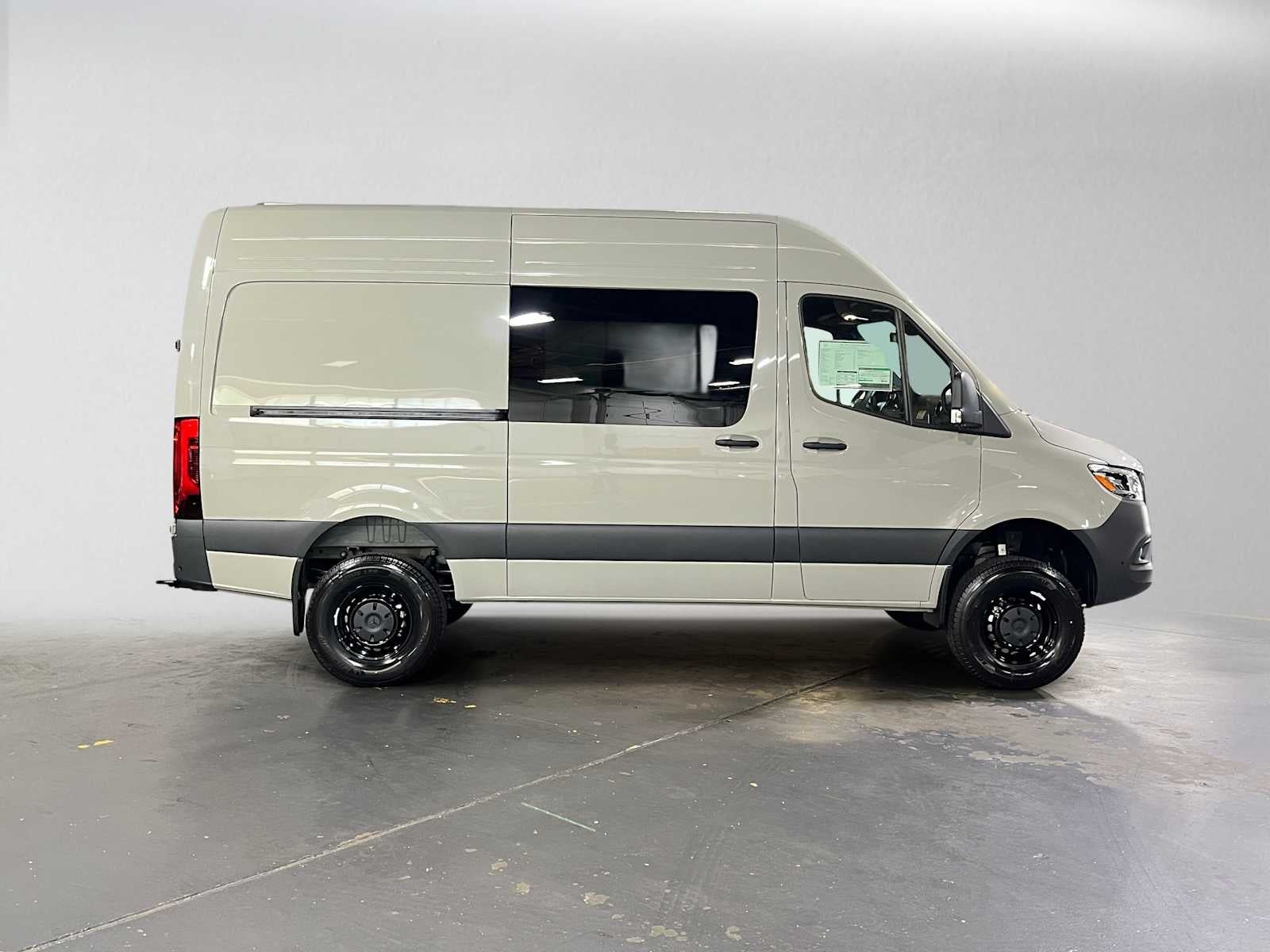 2026 Mercedes-Benz Sprinter 2500 Standard Roof I4 Diesel HO 144 AWD