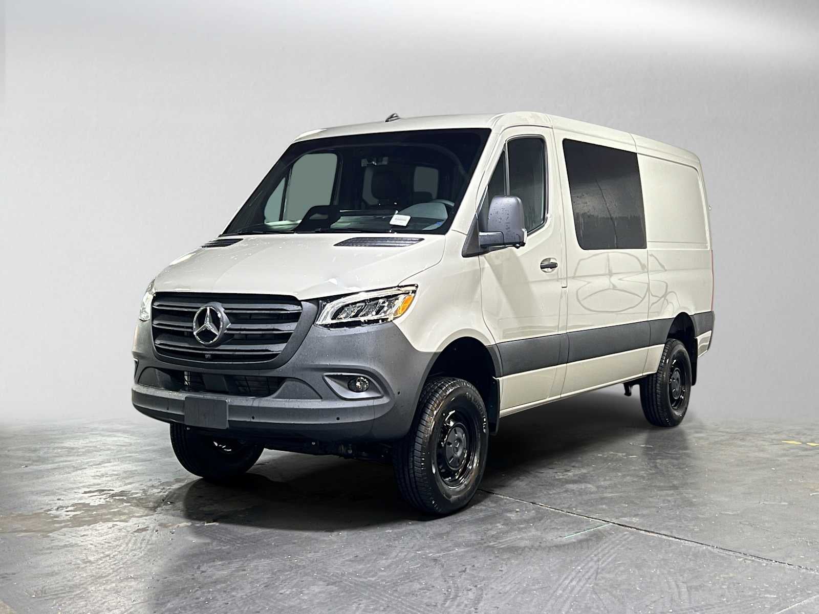 2026 Mercedes-Benz Sprinter 2500 Standard Roof I4 Diesel HO 144 AWD
