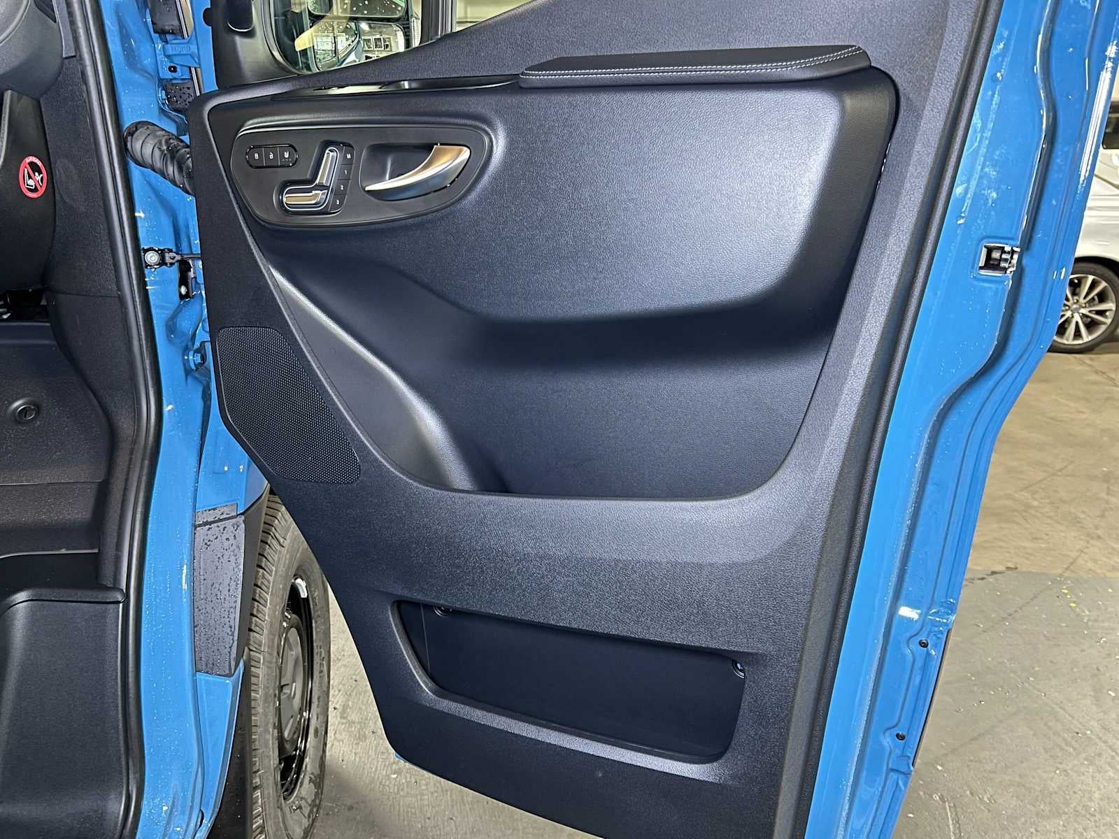 2026 Mercedes-Benz Sprinter Crew 2500 Standard Roof I4 Diesel HO 144 AWD