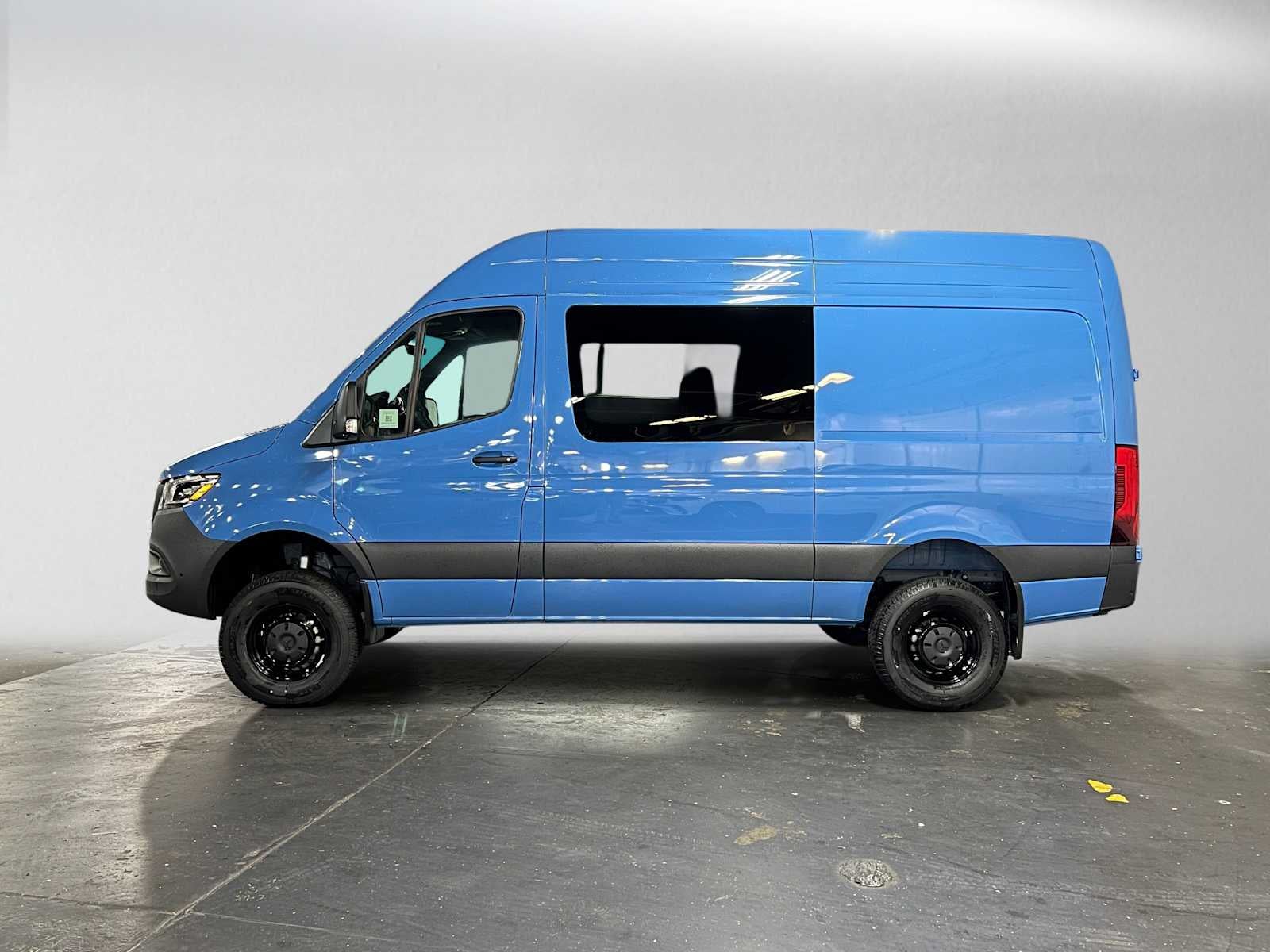 2026 Mercedes-Benz Sprinter Crew 2500 Standard Roof I4 Diesel HO 144 AWD