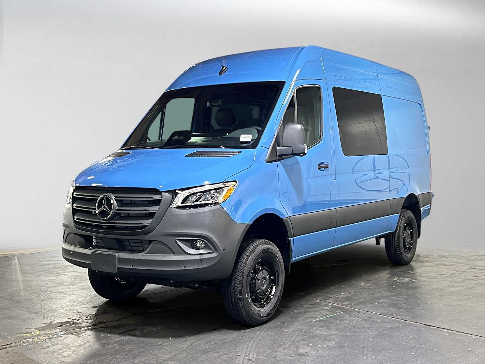 2026 Mercedes-Benz Sprinter Crew 2500 Standard Roof I4 Diesel HO 144 AWD