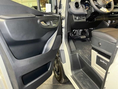 2026 Mercedes-Benz Sprinter Crew 2500 Standard Roof I4 Diesel HO 144 AWD