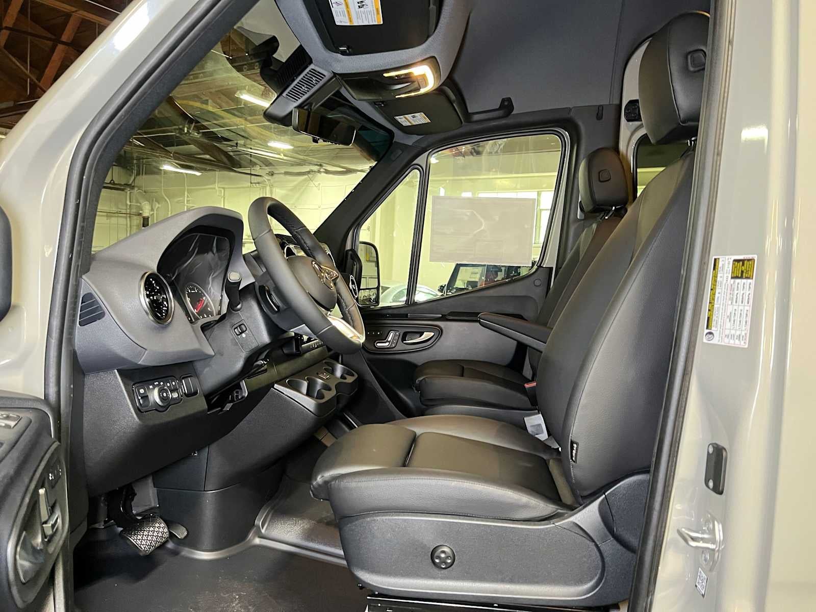 2026 Mercedes-Benz Sprinter Crew 2500 Standard Roof I4 Diesel HO 144 AWD